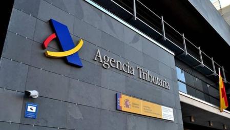 Ya es oficial: España cambia la ley del BOE y este gran grupo de trabajadores disfrutará, desde este año, de una rebaja en el IRPF 3 Horizontal