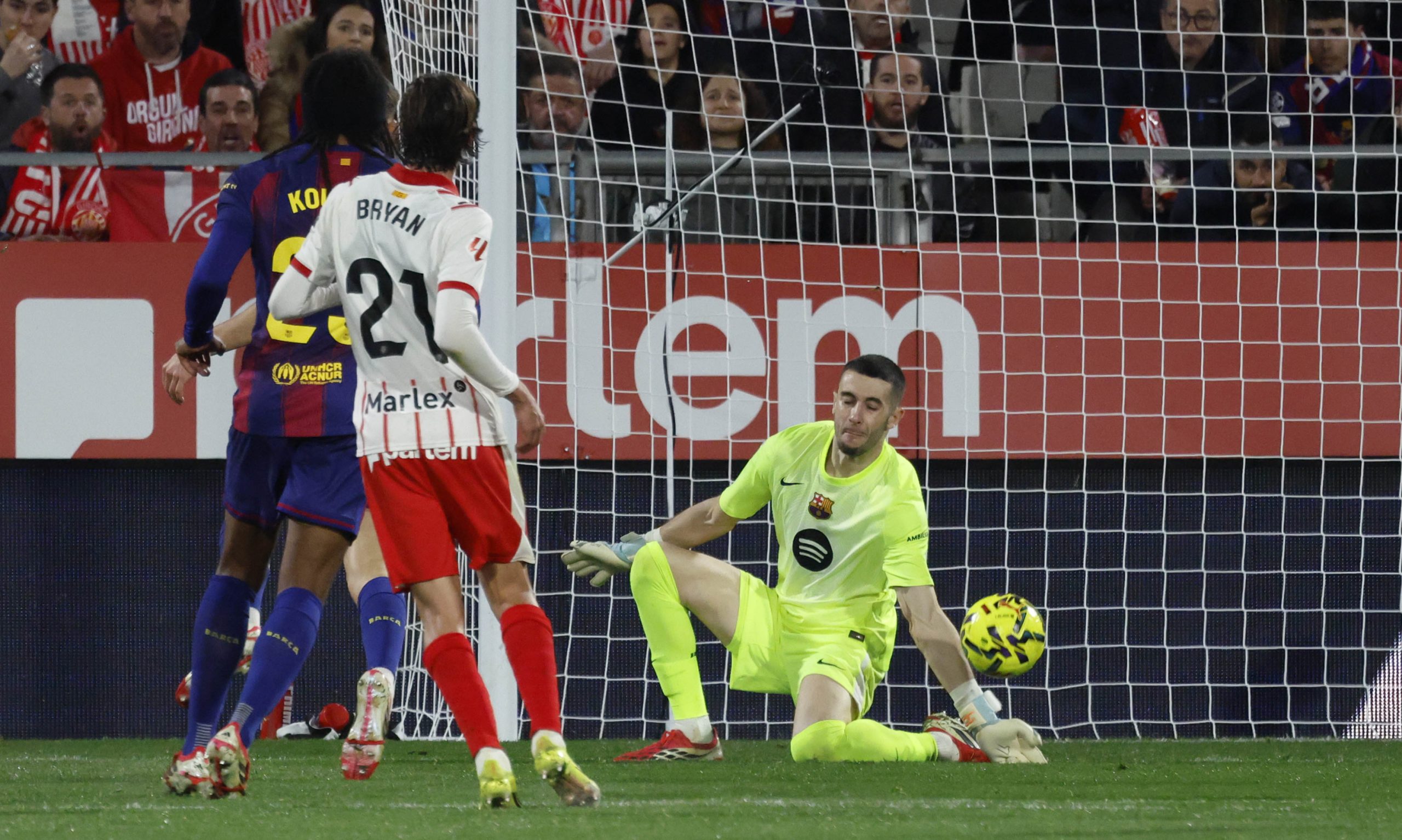 El Guardián Inesperado: Joan García, el As bajo la Manga del Barça de Flick