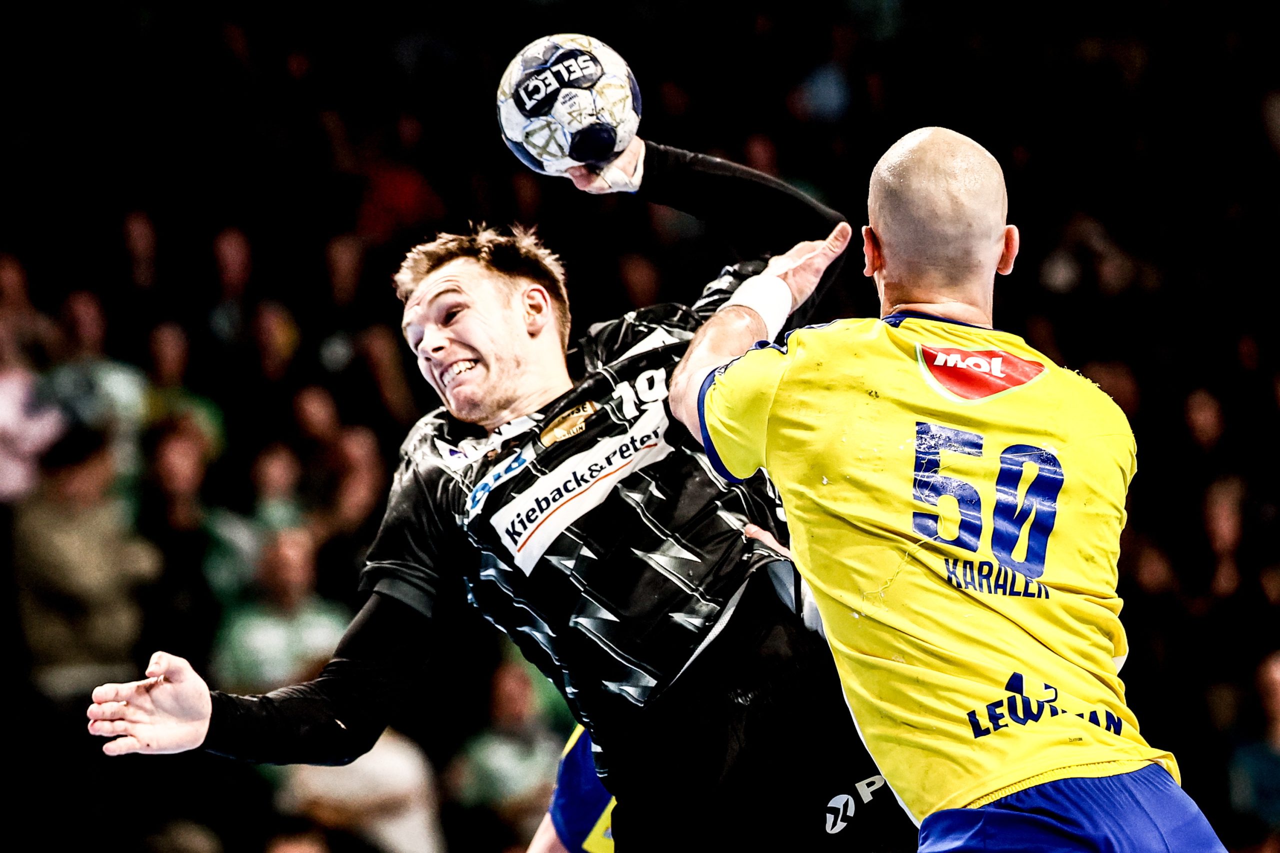 ¡El trofeo de la Bundesliga de balonmano aparece misteriosamente en el sótano del Füchse Berlín! ¡El trofeo de la Bundesliga de balonmano aparece misteriosamente en el sótano del Füchse Berlín!