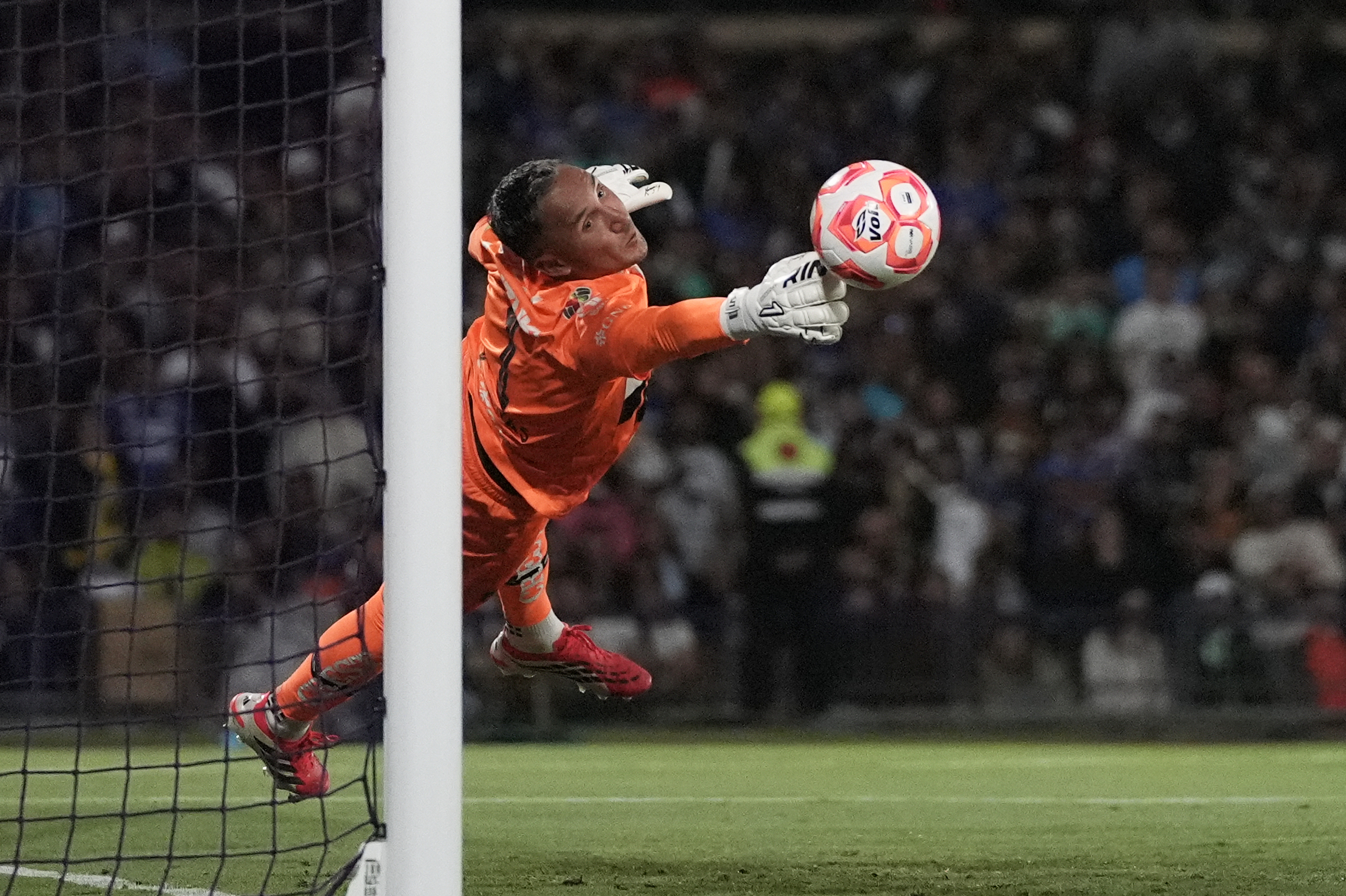 Keylor Navas renueva su compromiso con Pumas UNAM: un año más en la portería