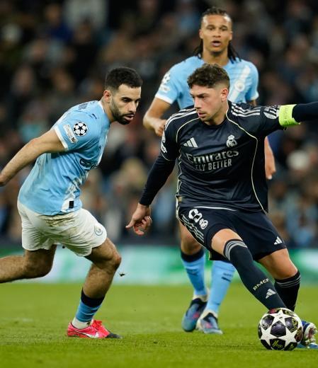 El Etihad Ruge: Real Madrid Sella su Pase a Cuartos de Final en un Duelo de Titanes