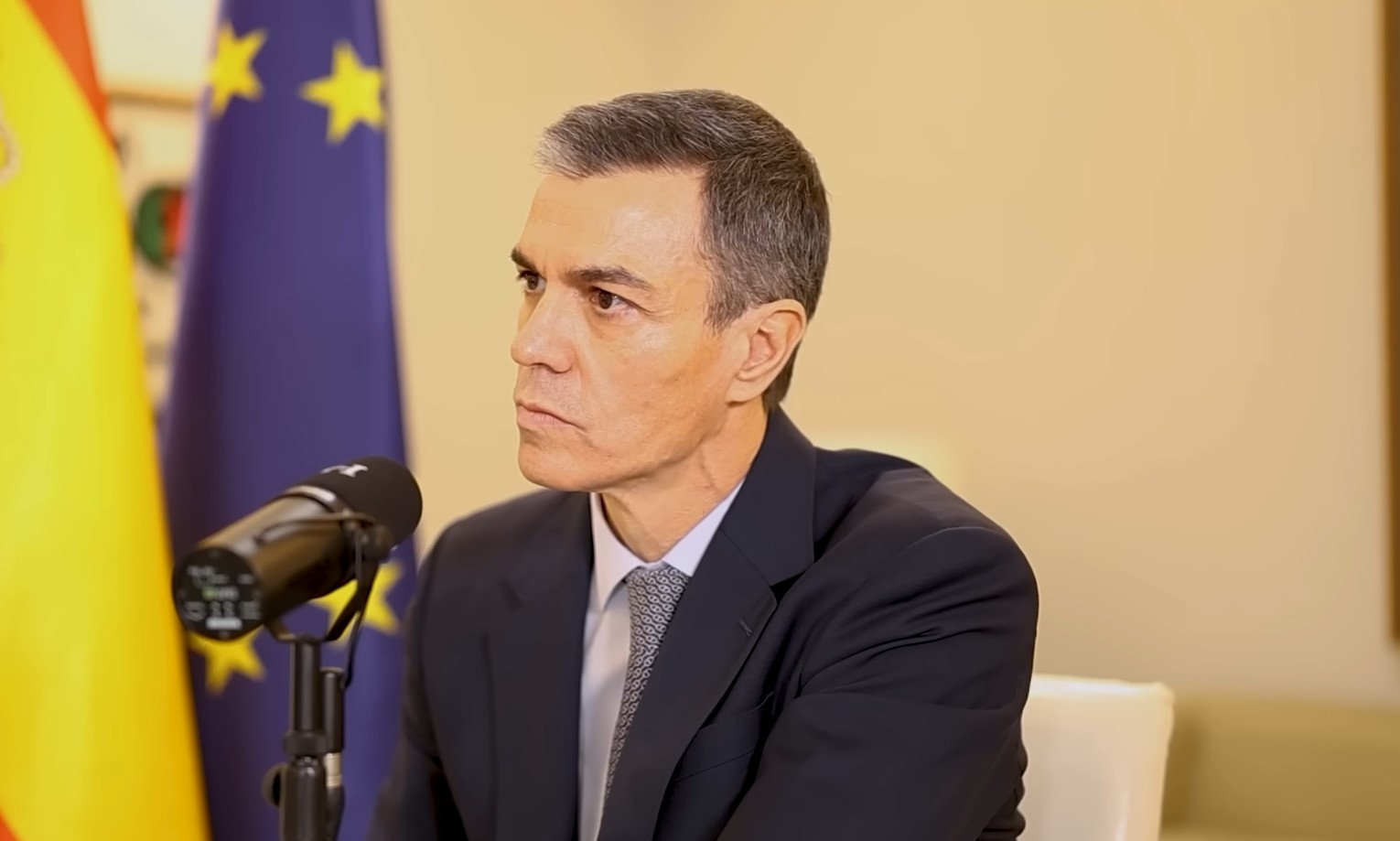 Pedro Sánchez aborda la corrupción y la política internacional en un pódcast británico