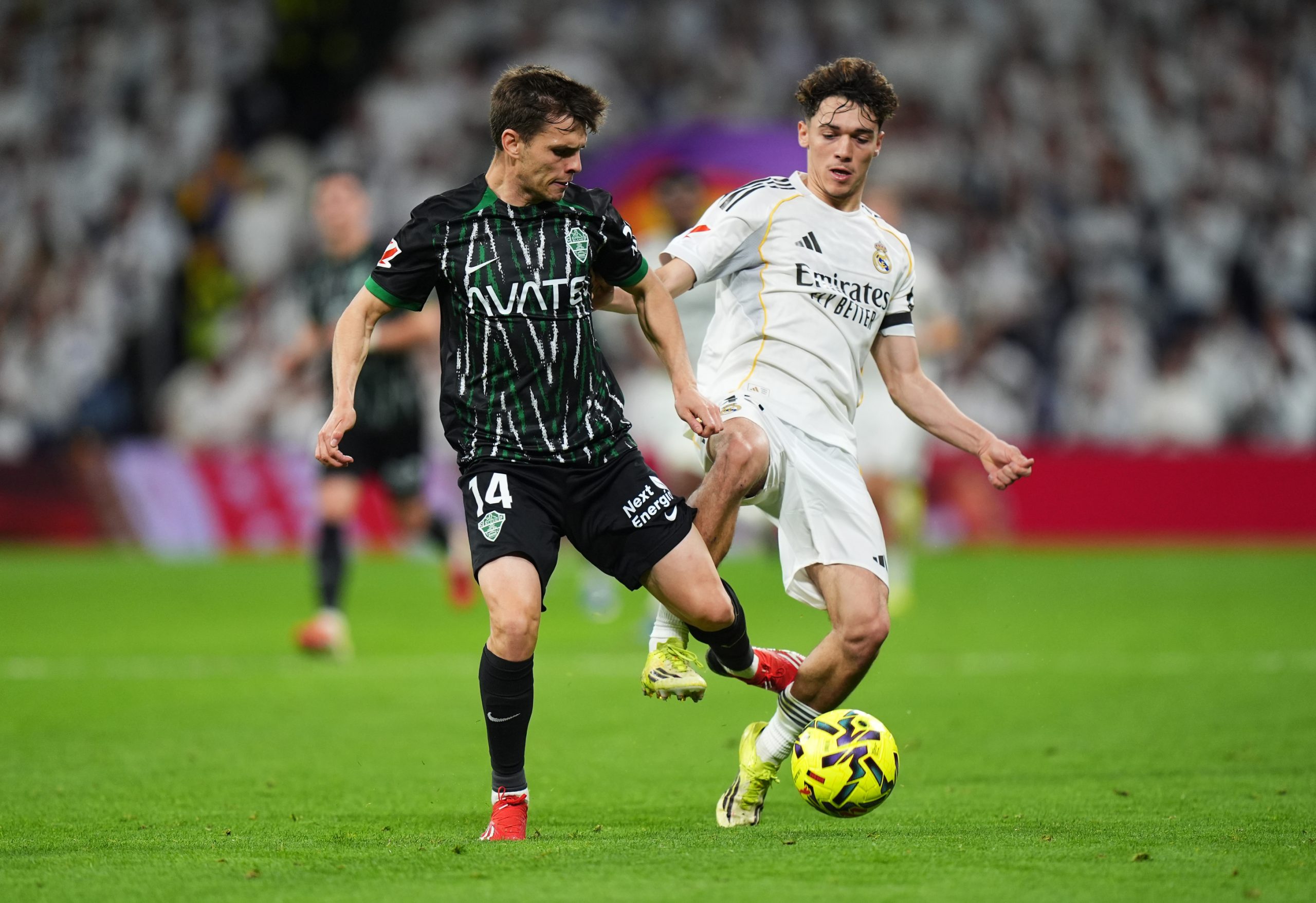 El Elche Lucha por Retener a su Estrella: Febas, en el Punto de Mira del Espanyol El Elche Lucha por Retener a su Estrella: Febas, en el Punto de Mira del Espanyol