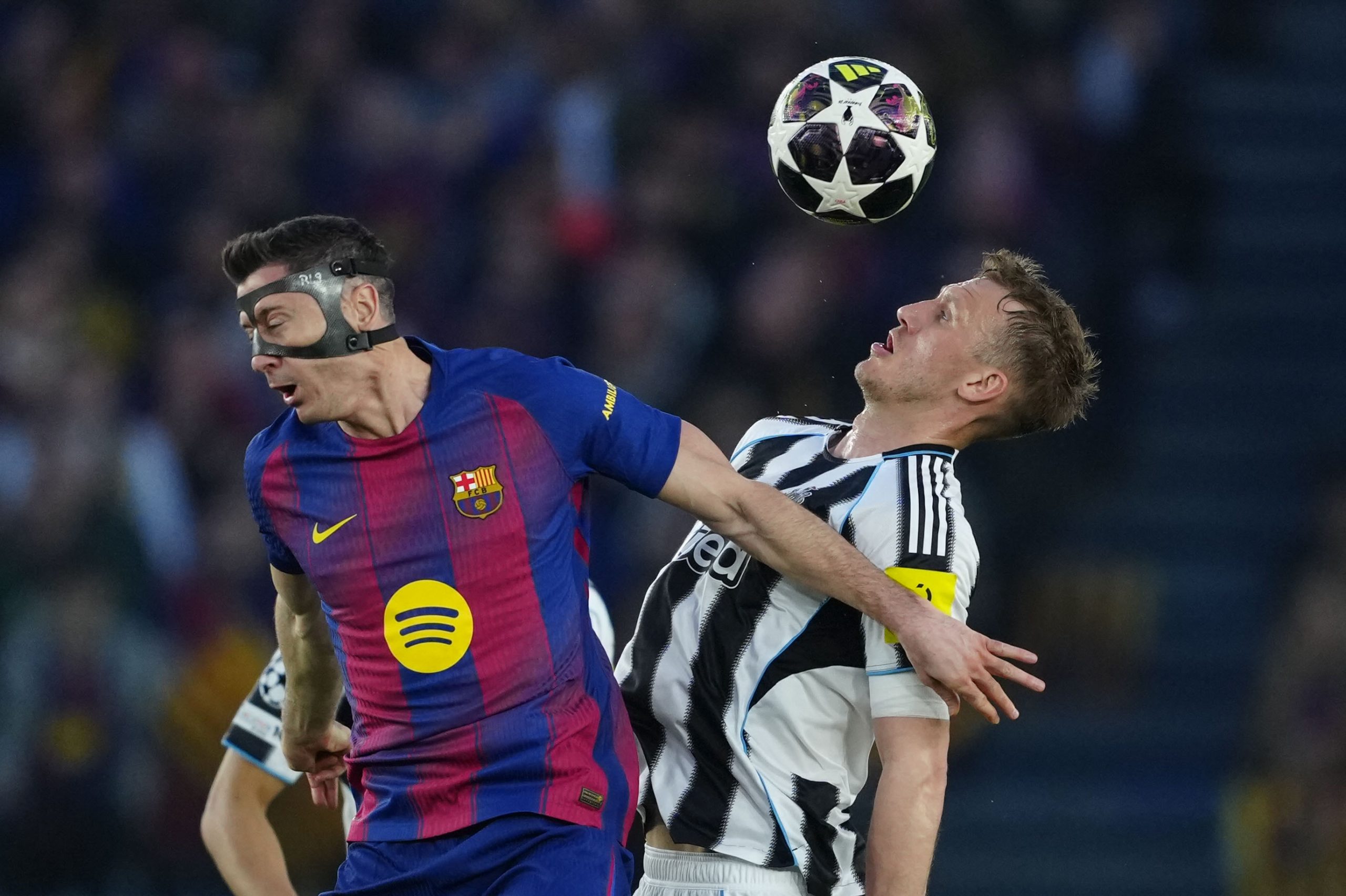 Lewandowski hace historia en Champions: supera a Messi y se corona rey de goleadores ante rivales Lewandowski hace historia en Champions: supera a Messi y se corona rey de goleadores ante rivales