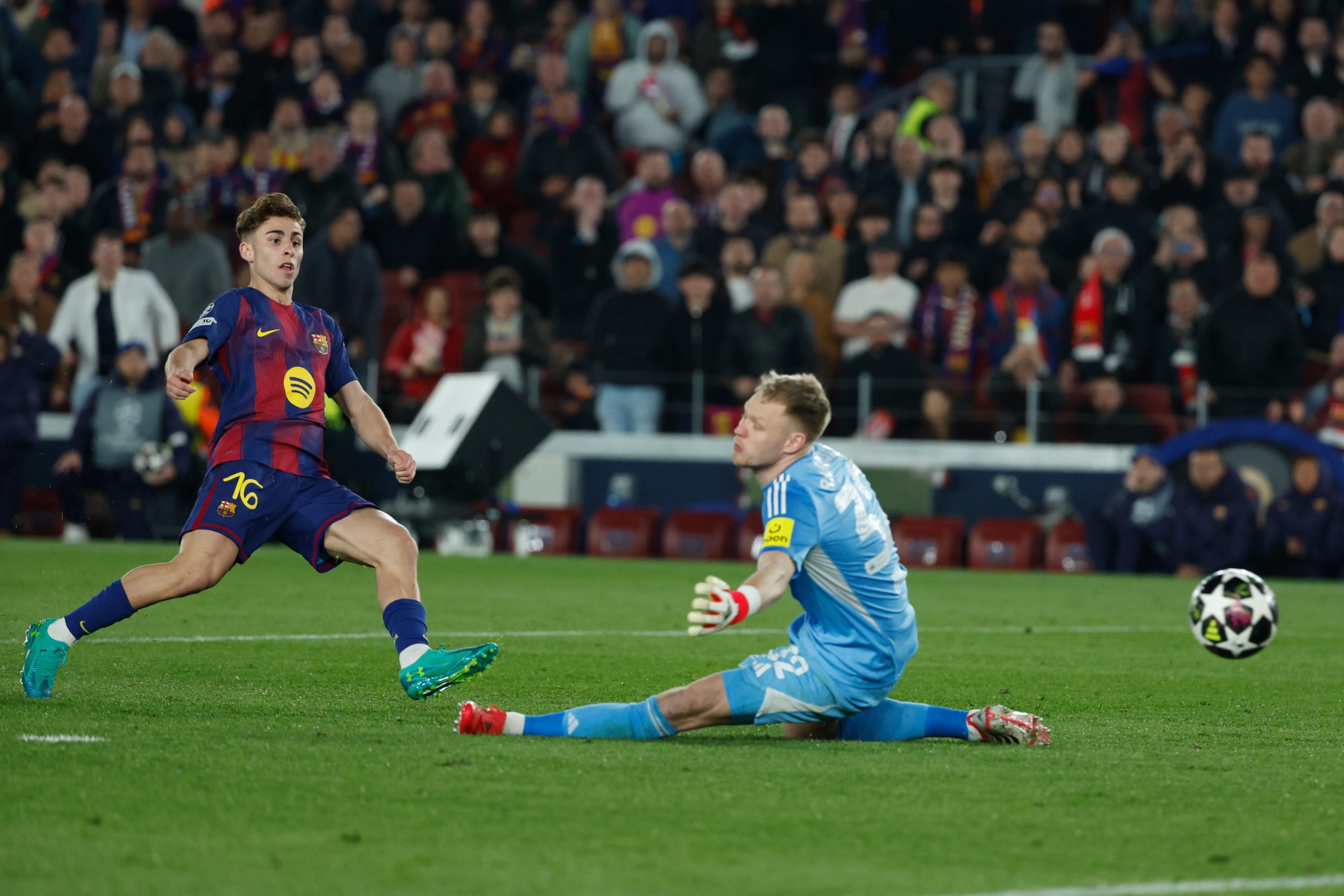 ¡Fermín Desata la Locura en el Camp Nou: El Barça Golea y Domina la Champions!