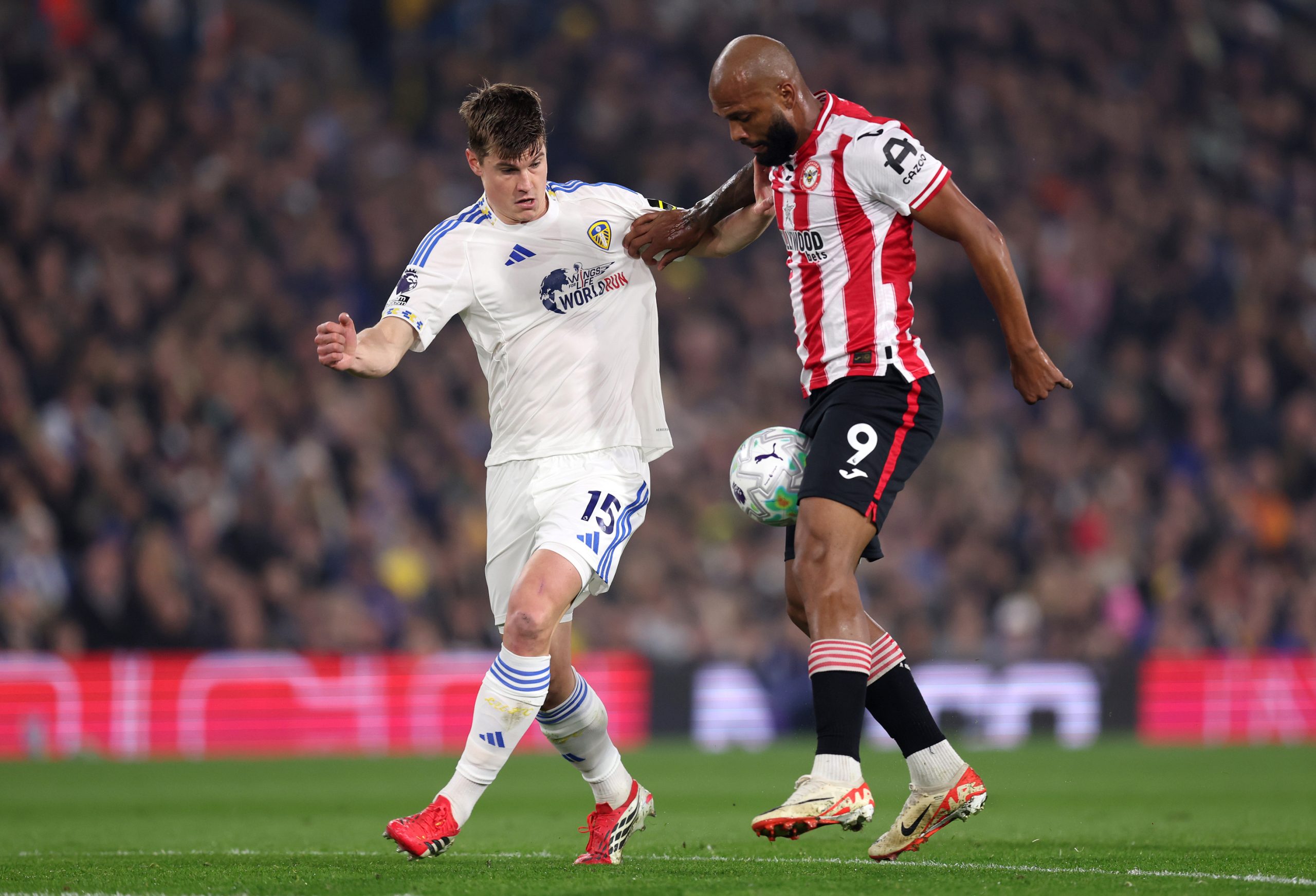 El Leeds y el Brentford Firman un Empate sin Goles que Mantiene la Tensión en la Premier League El Leeds y el Brentford Firman un Empate sin Goles que Mantiene la Tensión en la Premier League