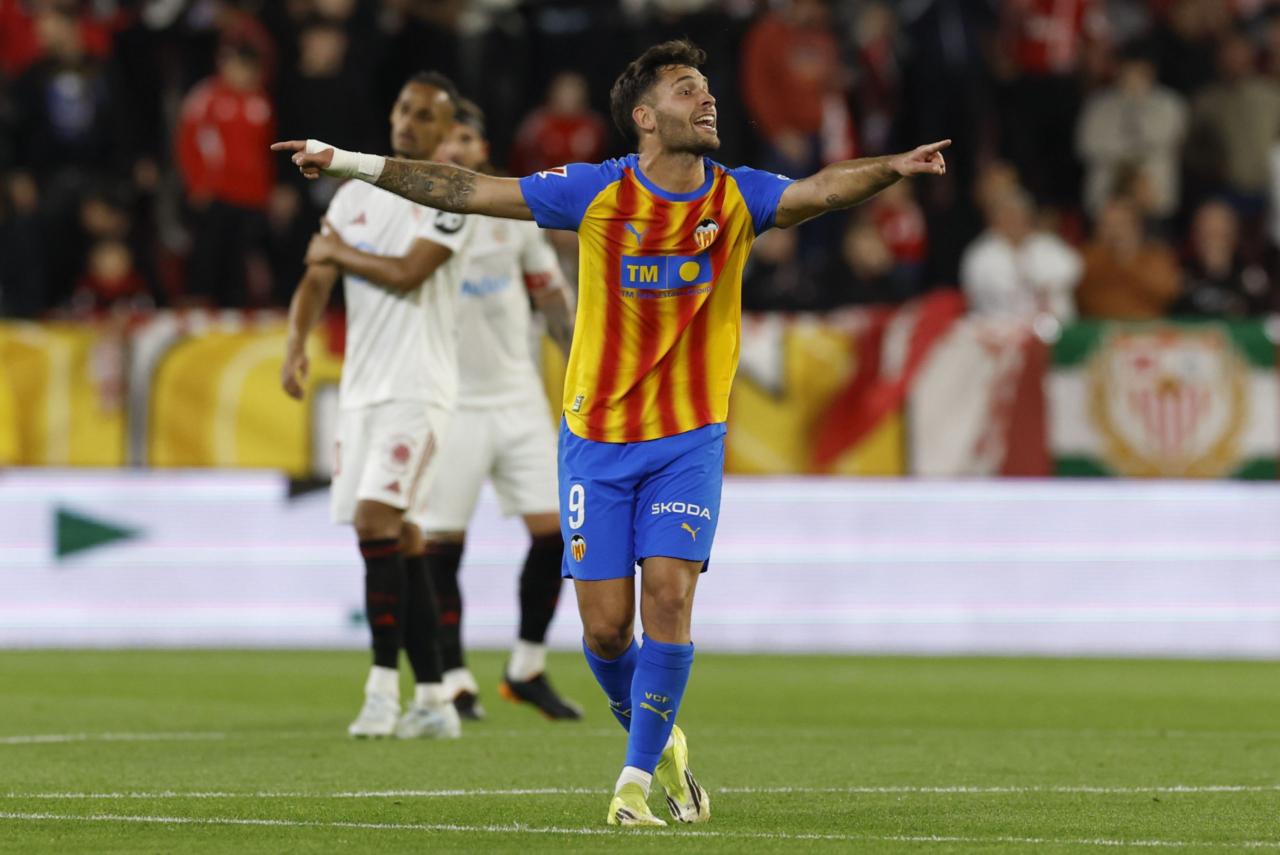 ¡El Valencia Rugió en Nervión! Hugo Duro Lidera la Carga Contra el Sevilla