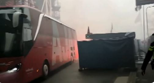 ¡Explosión de Pasión en Róterdam! El Clásico Feyenoord-Ajax Arranca con un Recibimiento Eléctrico