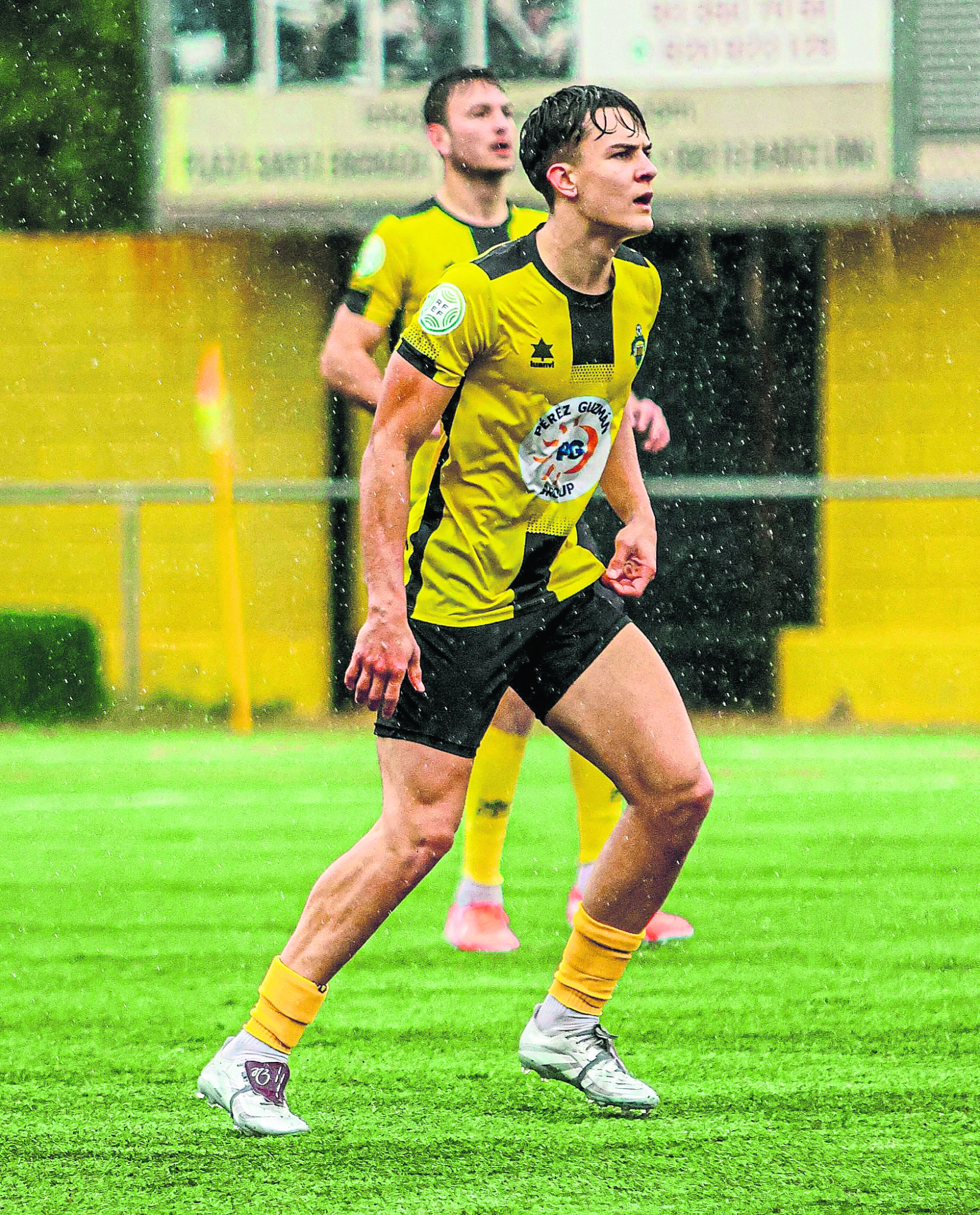 El Prodigio Siberiano que Conquista la Tercera División: Pavel Kadochnikov, la Joya Oculta de la Montañesa