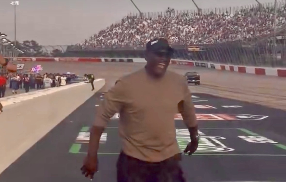 Michael Jordan: De la Canasta a la Pista, Triunfa en la NASCAR