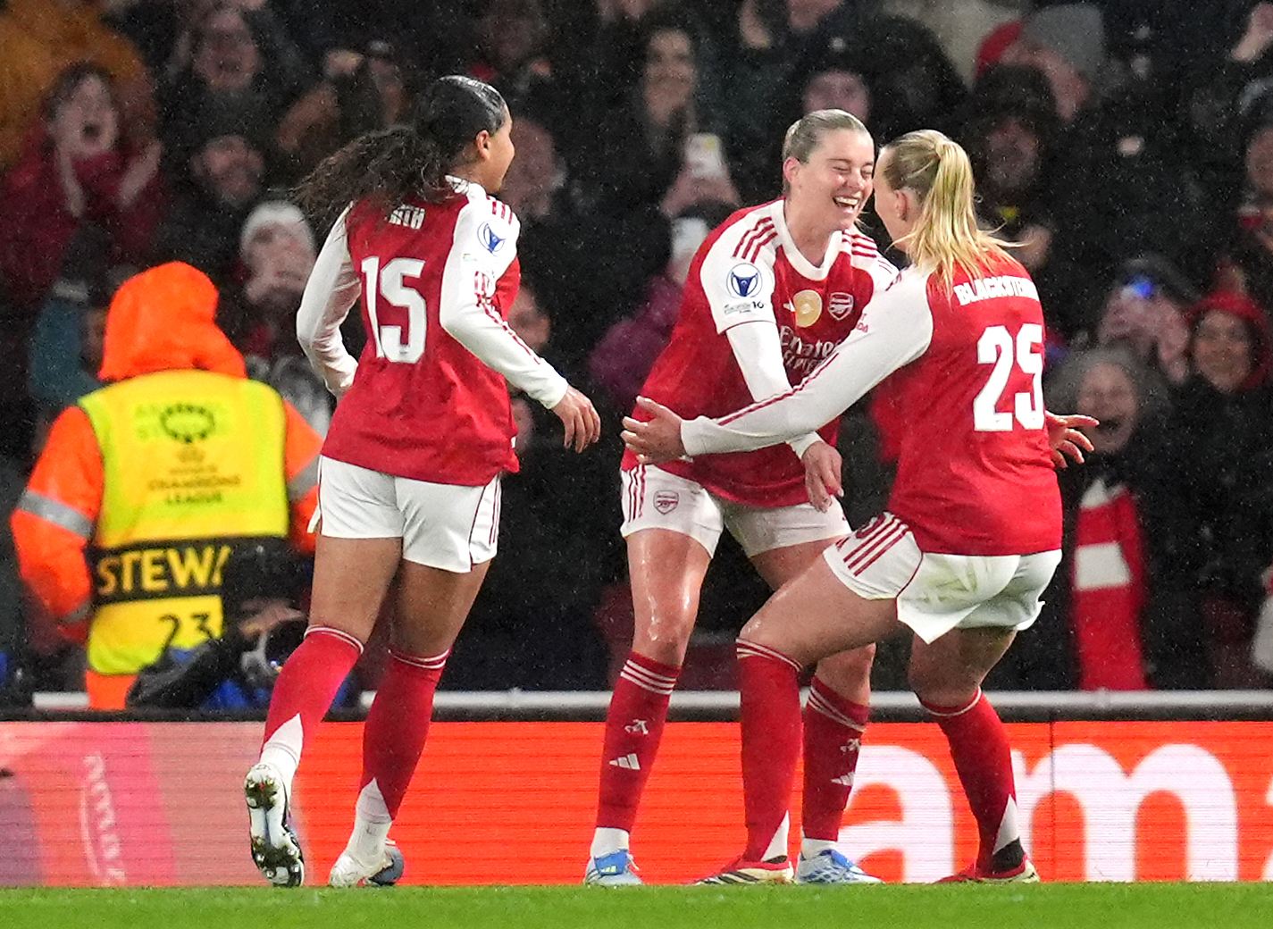 El Arsenal toma la delantera en la Champions tras vencer al Chelsea en un emocionante duelo