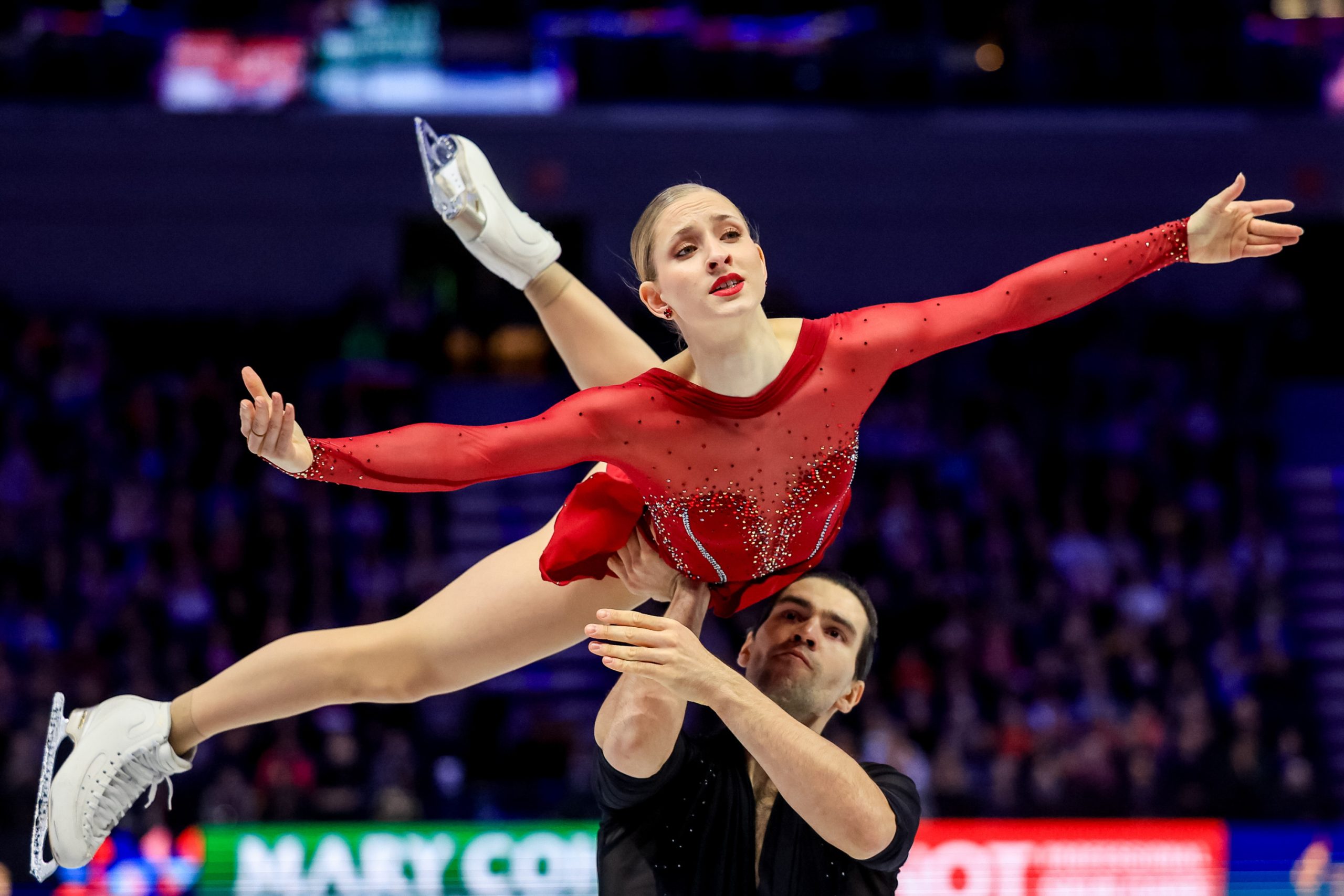Duelo de Titanes en Praga: Hase y Volodin Lideran un Mundial de Patinaje Artístico al Rojo Vivo Duelo de Titanes en Praga: Hase y Volodin Lideran un Mundial de Patinaje Artístico al Rojo Vivo