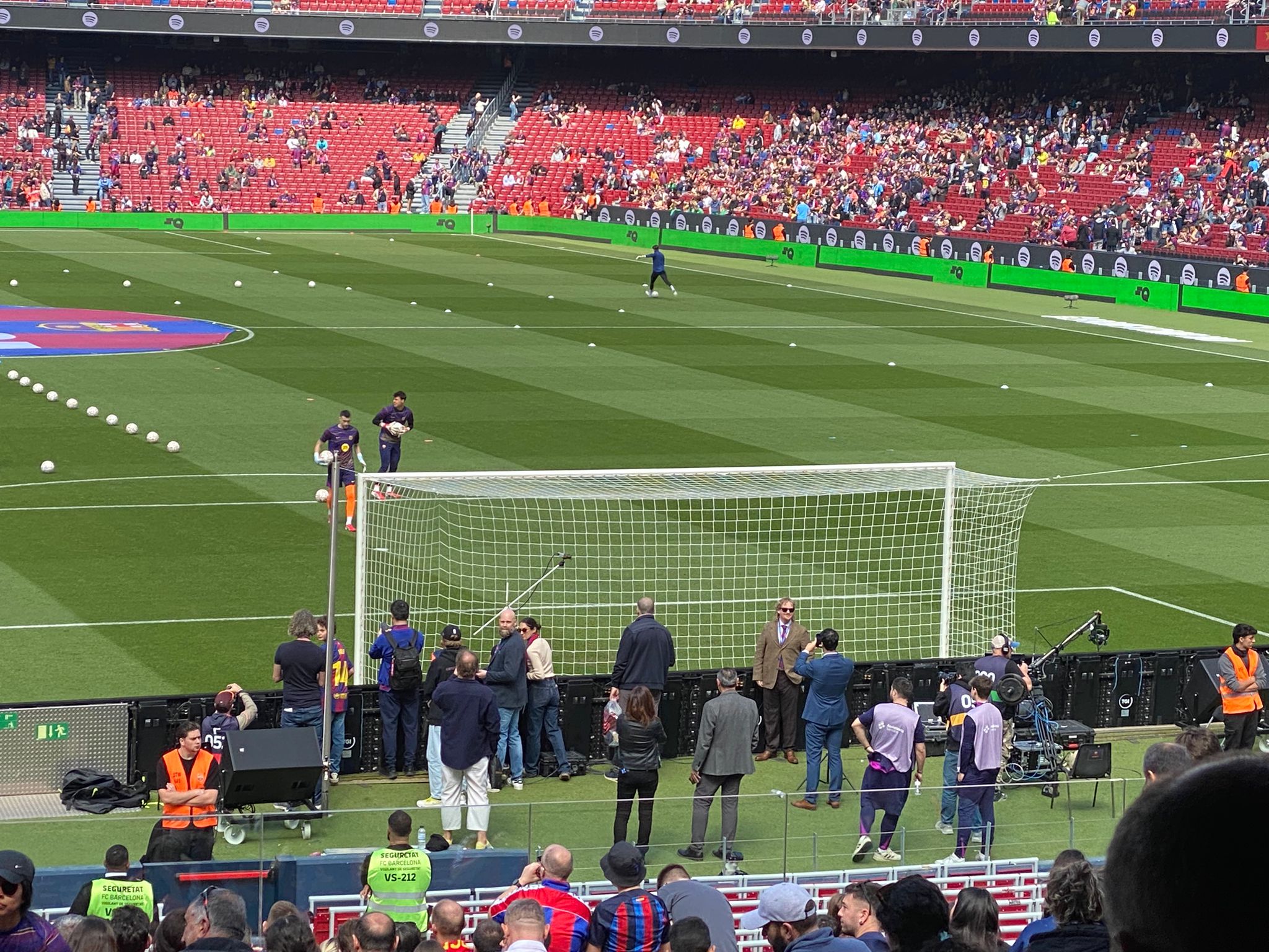 La Visibilidad en el Camp Nou: Un Problema Persistente que Afecta a Miles de Aficionados La Visibilidad en el Camp Nou: Un Problema Persistente que Afecta a Miles de Aficionados