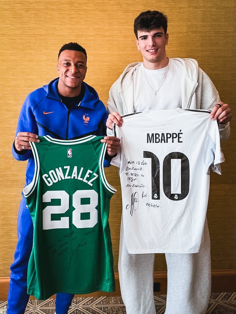 El emocionante encuentro entre Kylian Mbappé y Hugo González: un gesto de admiración en el deporte El emocionante encuentro entre Kylian Mbappé y Hugo González: un gesto de admiración en el deporte