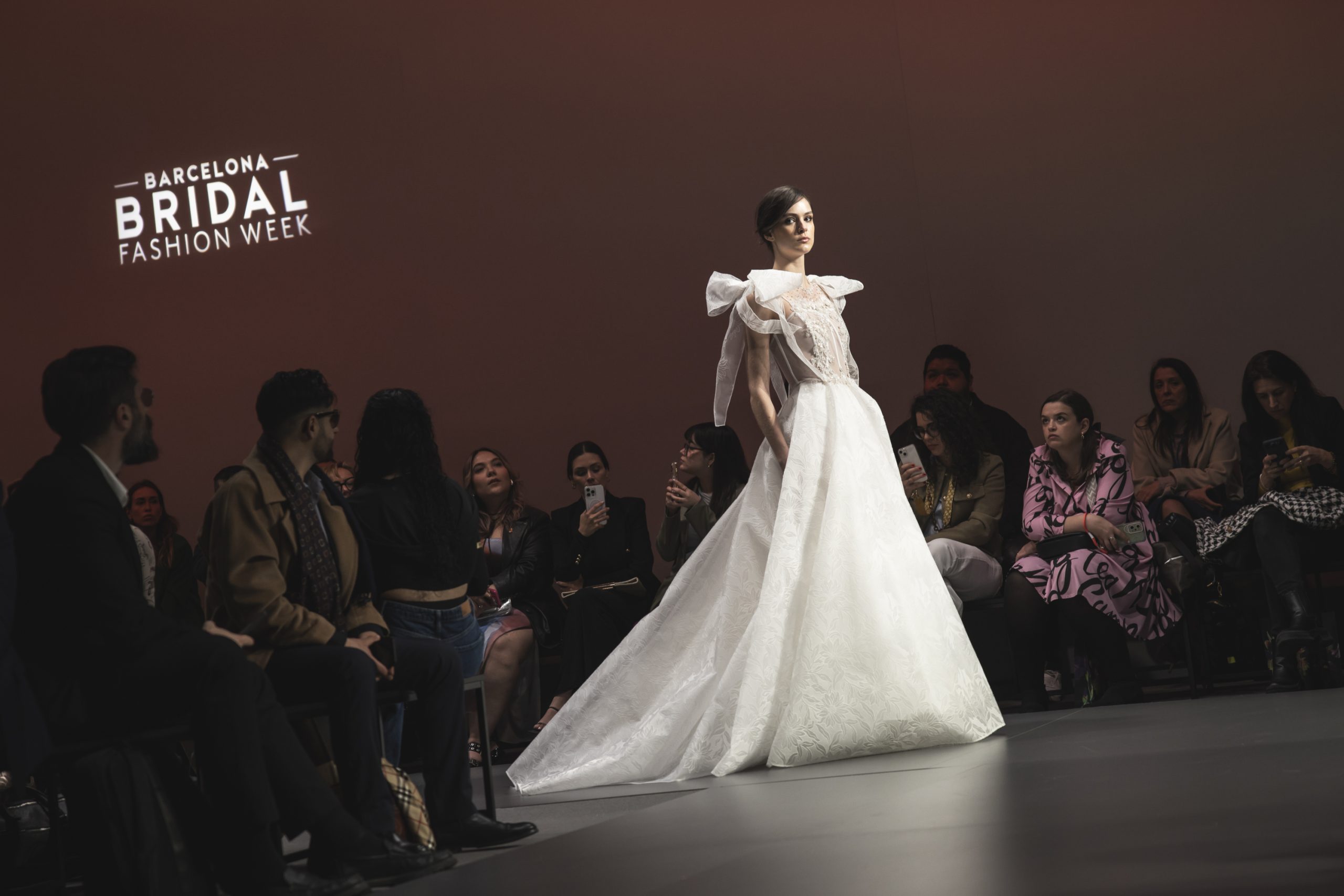Barcelona, Capital de la Novia: La Bridal Fashion Week Deslumbra con Innovación y Talento