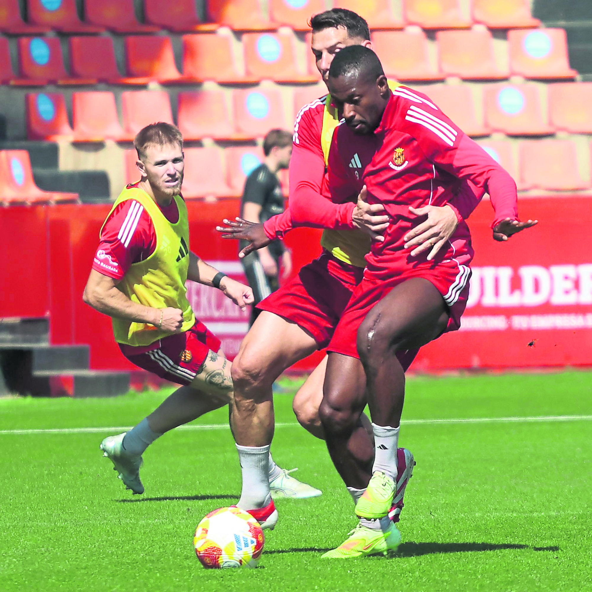 El Fútbol Español en Vilo: Partidos Clave y Lucha por el Ascenso y la Salvación