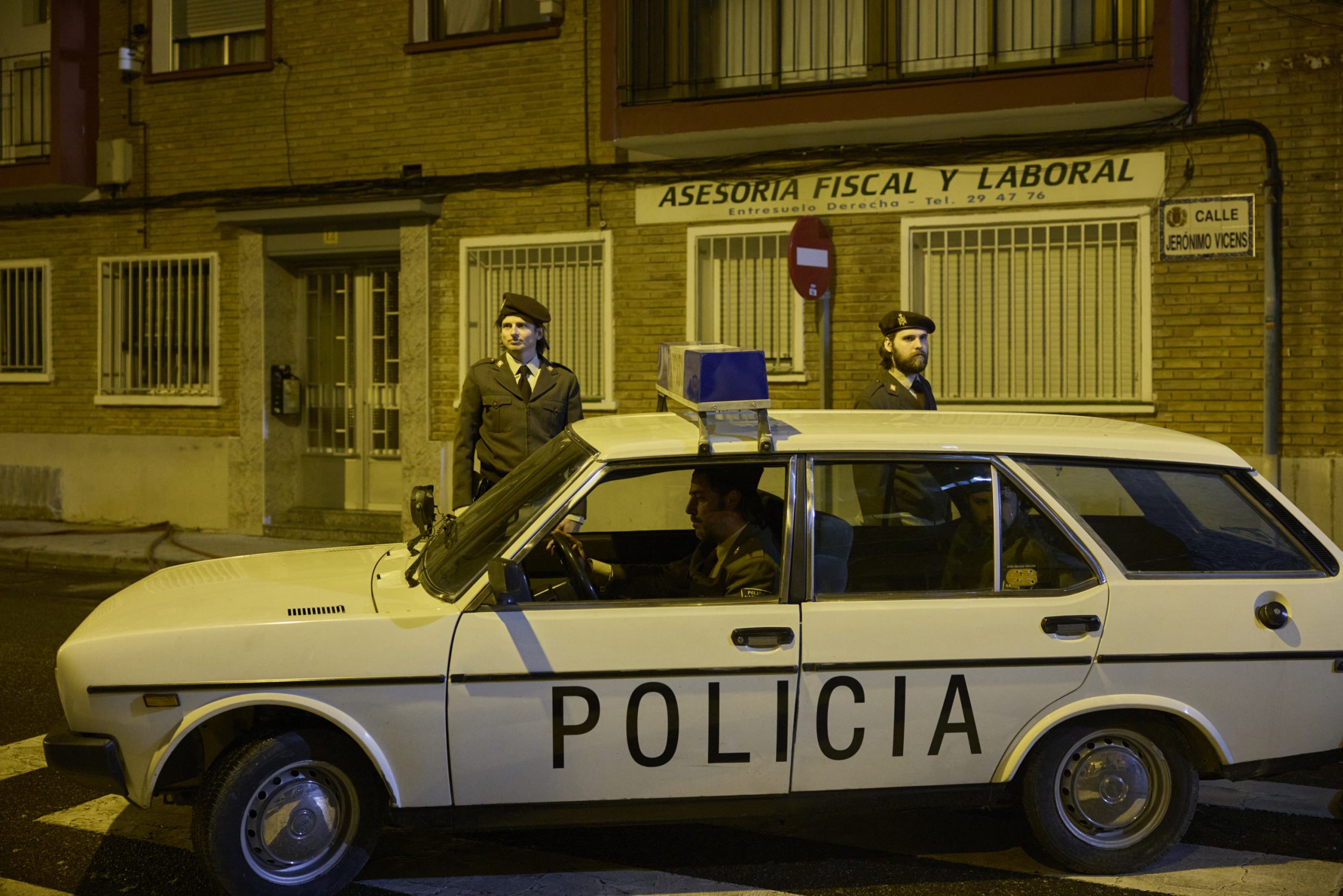 Un Viaje a la Oscura España de los 80: La Nueva Miniserie de Movistar Plus+