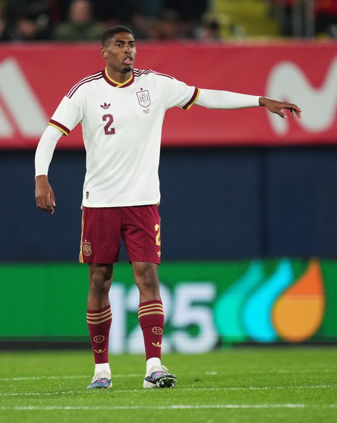 El Joven Talento Cristian Mosquera Conquista la Roja: Un Debut Soñado en el Corazón de España El Joven Talento Cristian Mosquera Conquista la Roja: Un Debut Soñado en el Corazón de España