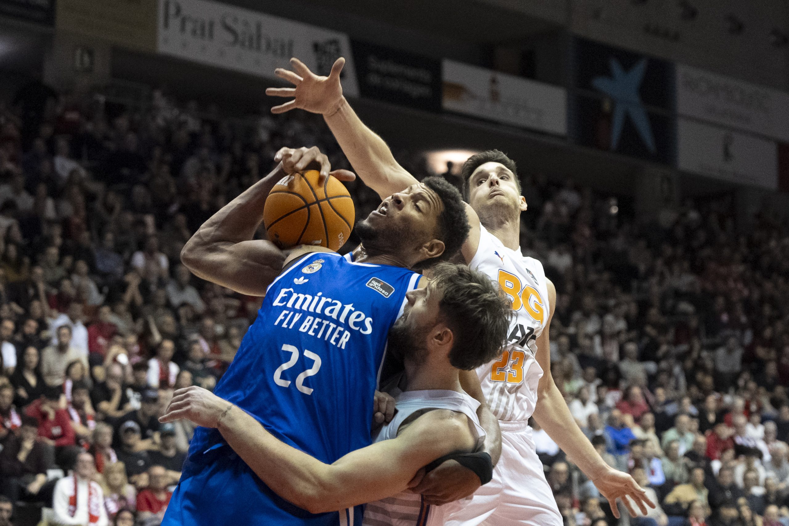 Real Madrid wins an exciting victory in Girona and adds its tenth consecutive victory