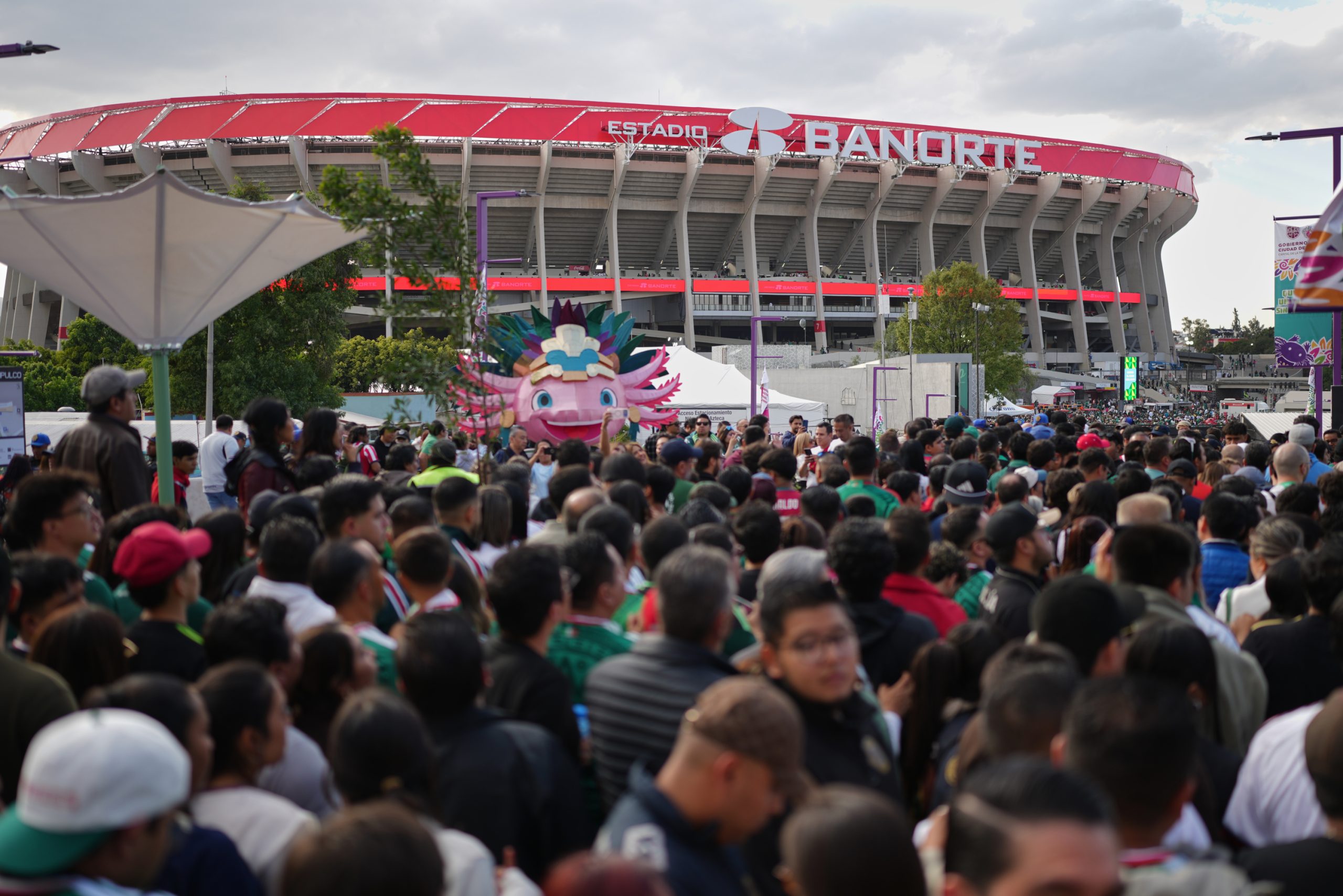 Tragedia en el Azteca: Un Aficionado Pierde la Vida en Caída Fatal Antes del Partido Inaugural del Mundial Tragedia en el Azteca: Un Aficionado Pierde la Vida en Caída Fatal Antes del Partido Inaugural del Mundial