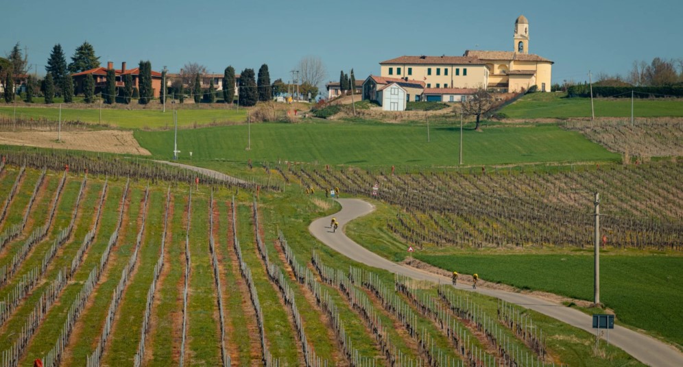 Scandal at the International Coppi e Bartali Week: Attempted robbery of professional cyclists