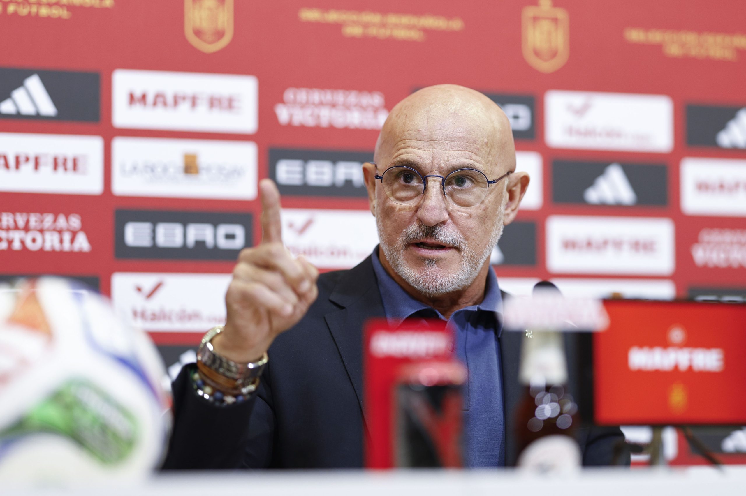 Spain at the Crossroads: The World Cup Knocks at the Door and the RFEF Prepares its Arsenal