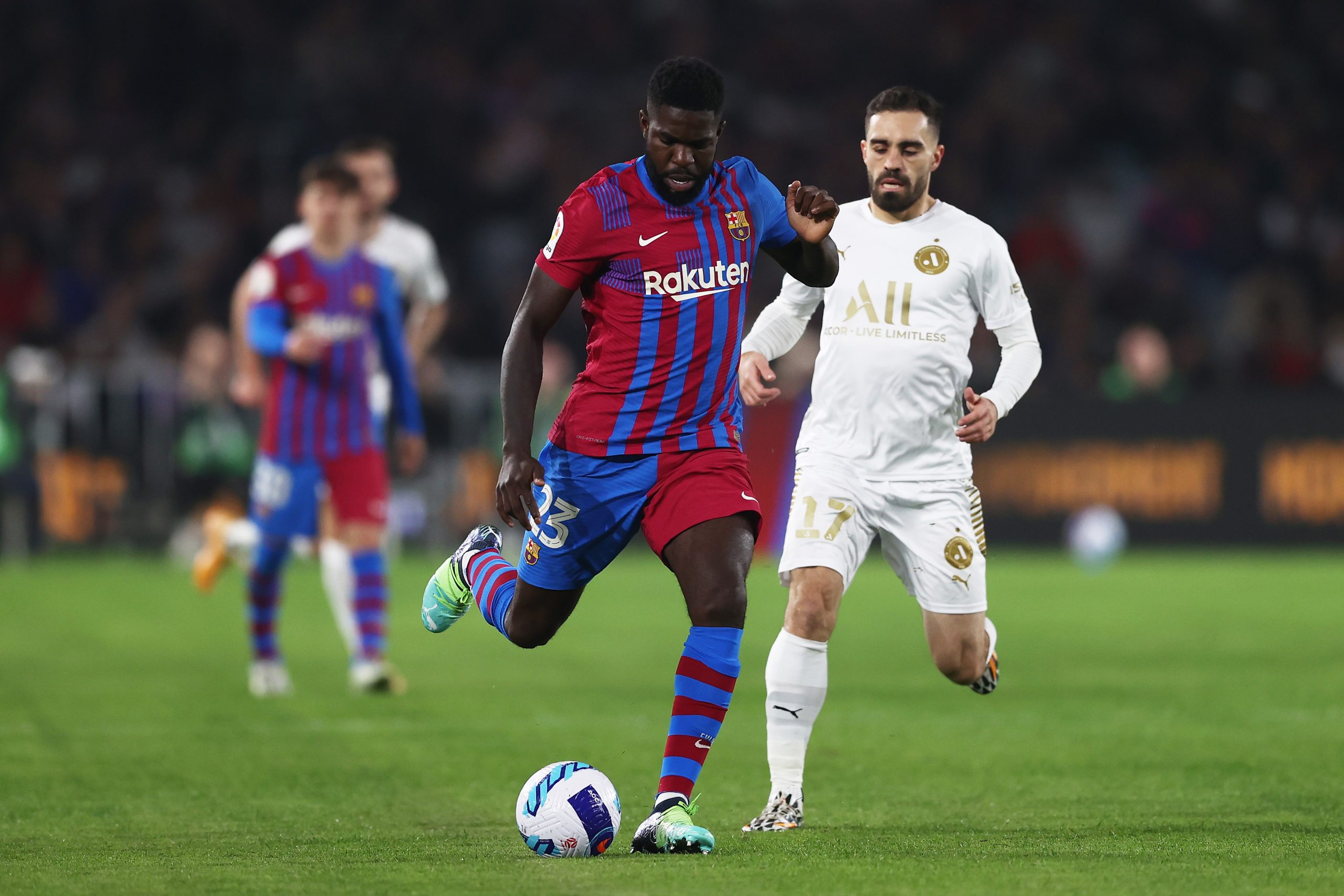 El Barça, en el punto de mira: Henry y Umtiti claman por una defensa de élite tras el KO en Champions