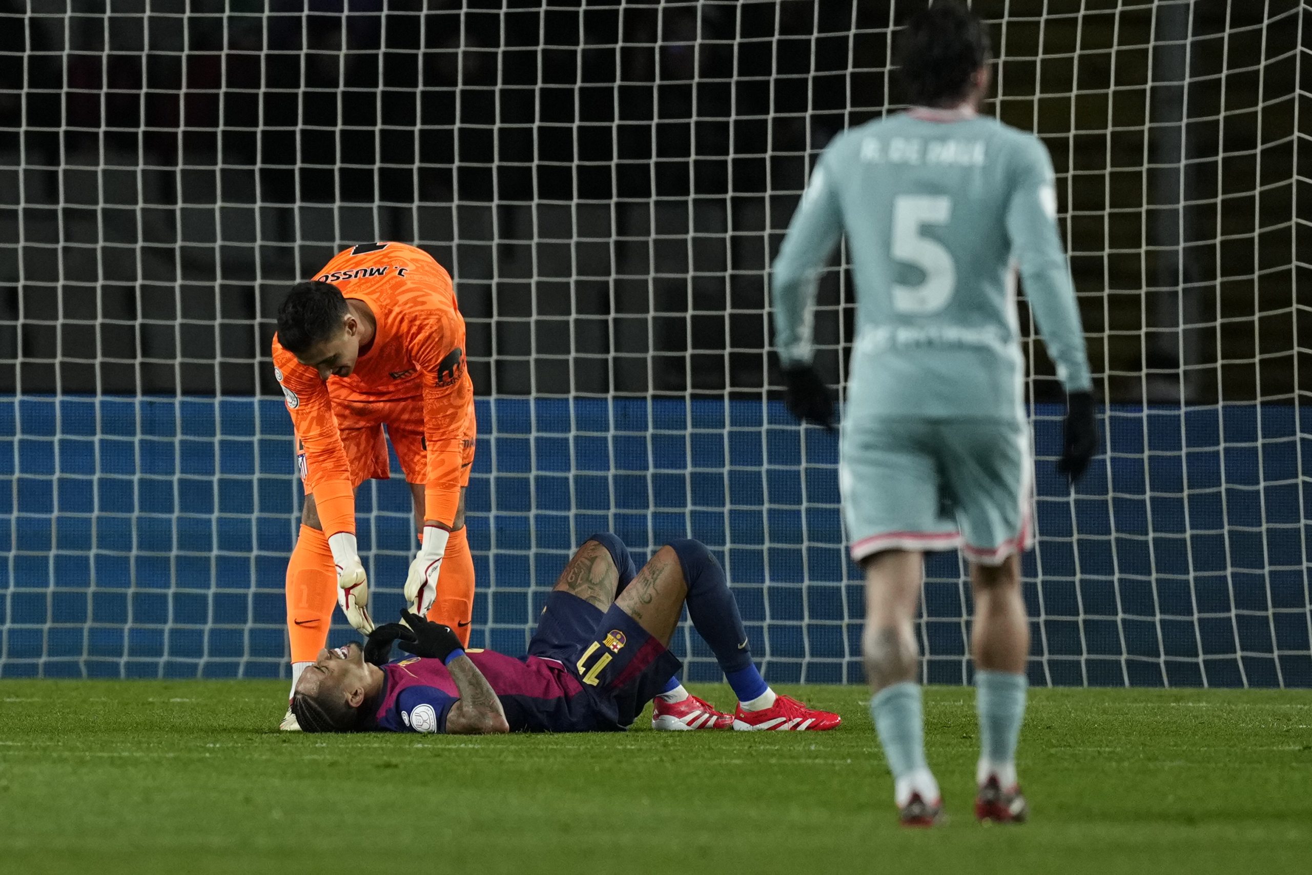 Musso Responde a Raphinha: 