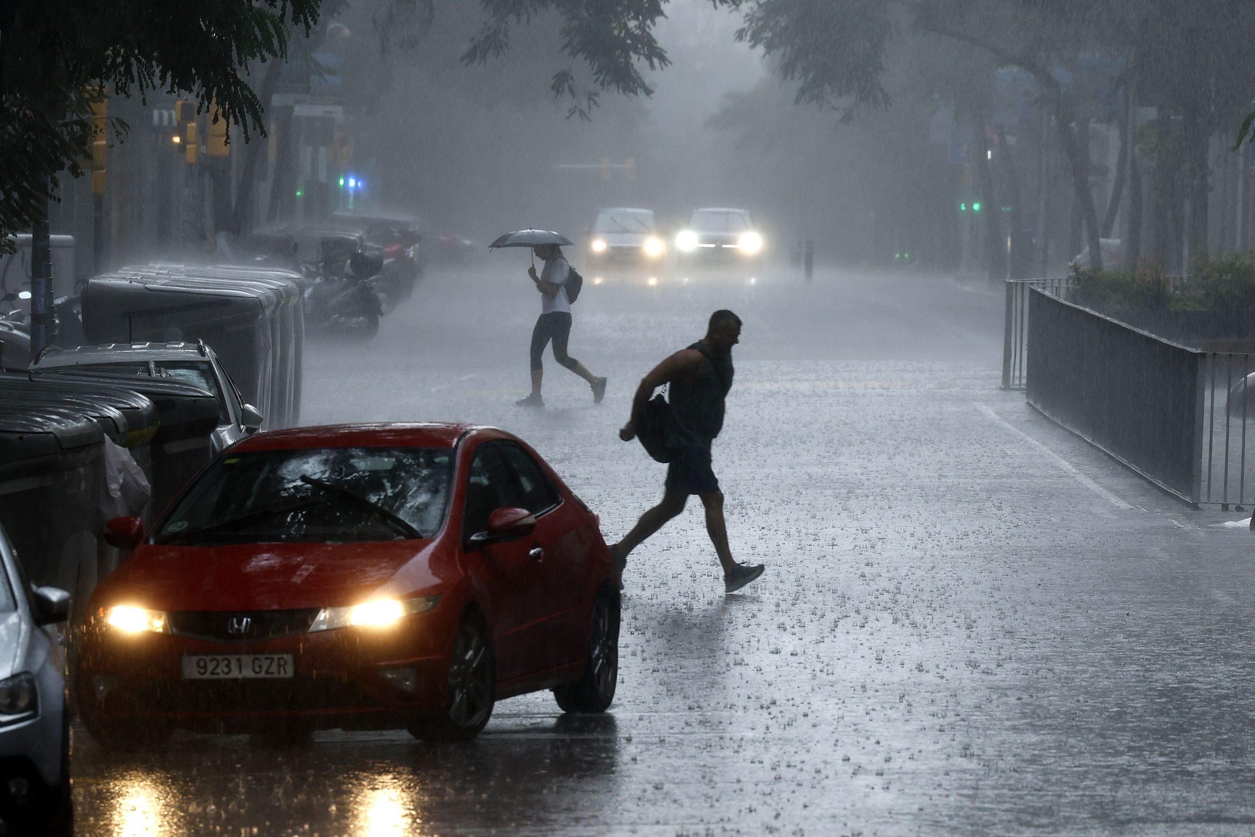Abril Despierta con Calma Veraniega en Catalunya, Pero la Lluvia Acecha a la Vuelta de la Esquina