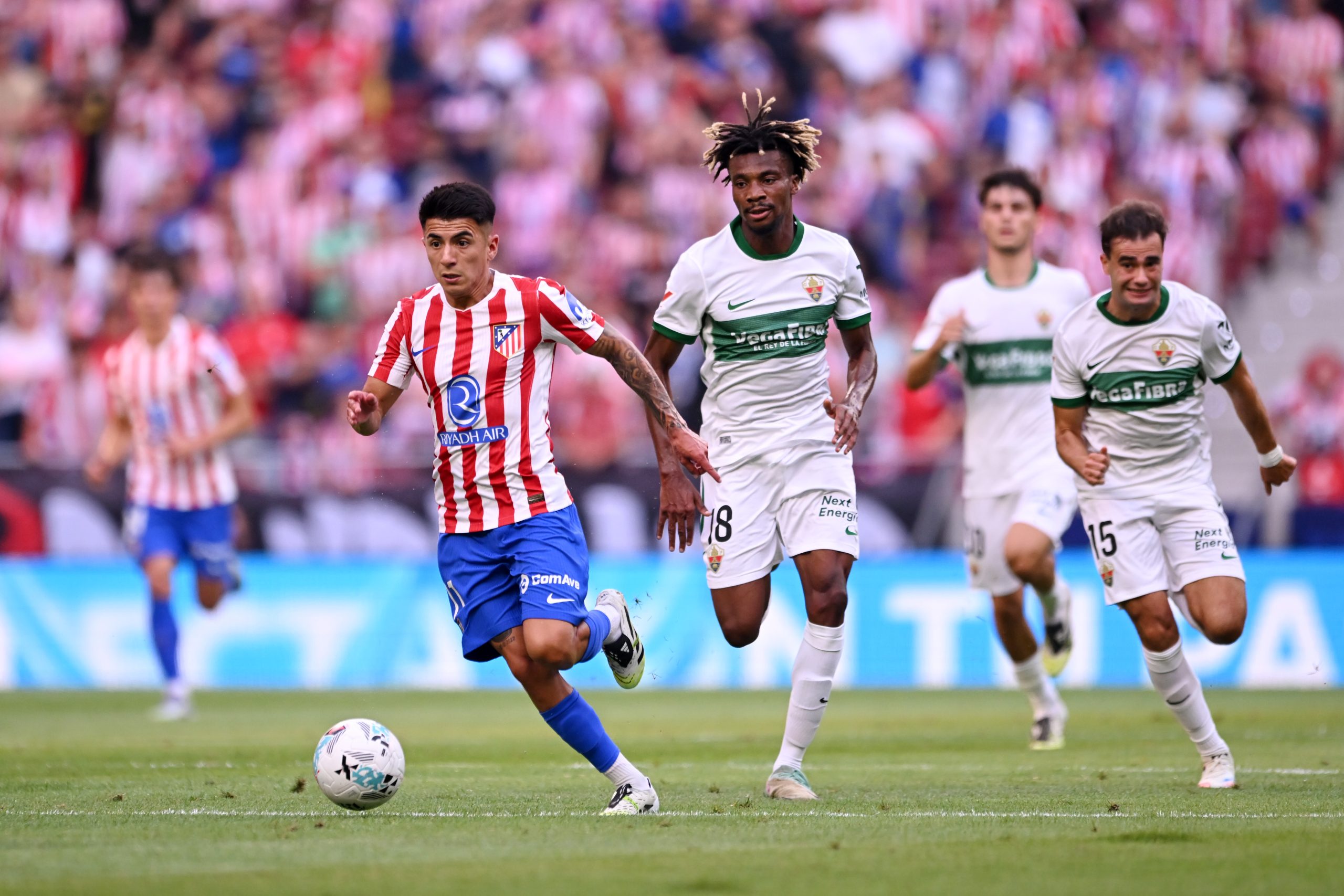 Atlético de Madrid: El Camp Nou, un Campo de Batalla con Aroma a Cantera y Champions