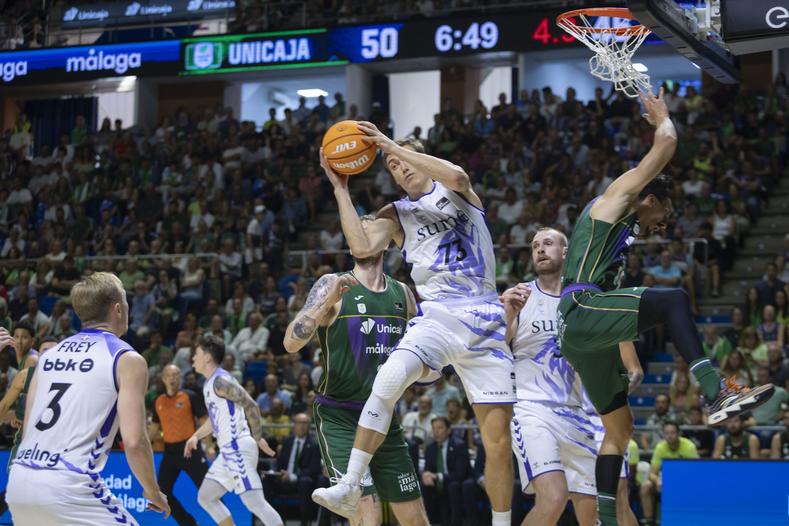 Surne Bilbao faces Unicaja in a key duel for the Endesa League playoff