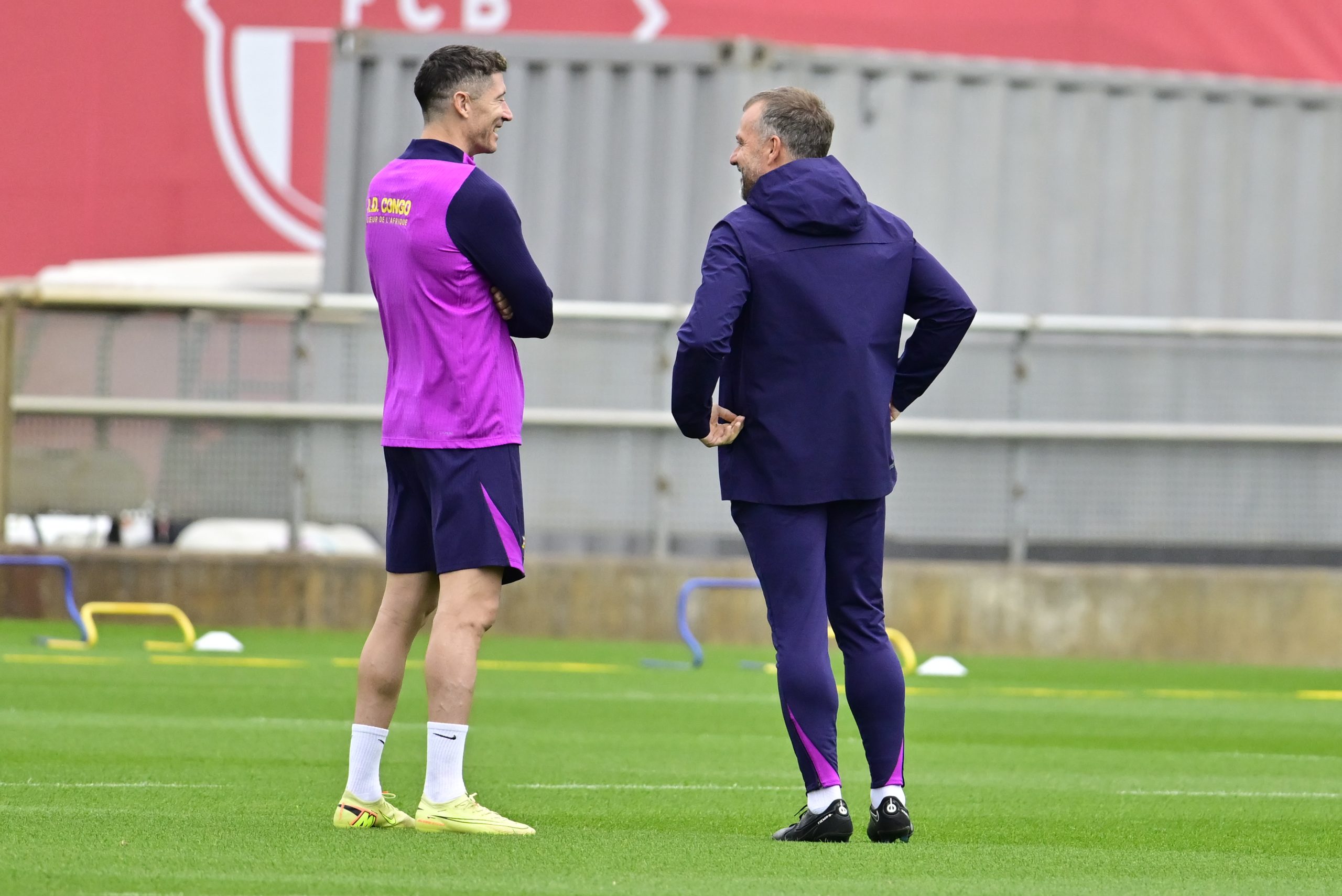 Flick y el Barça: Un Futuro Entrelazado entre Champions y Estrategia de Banquillo