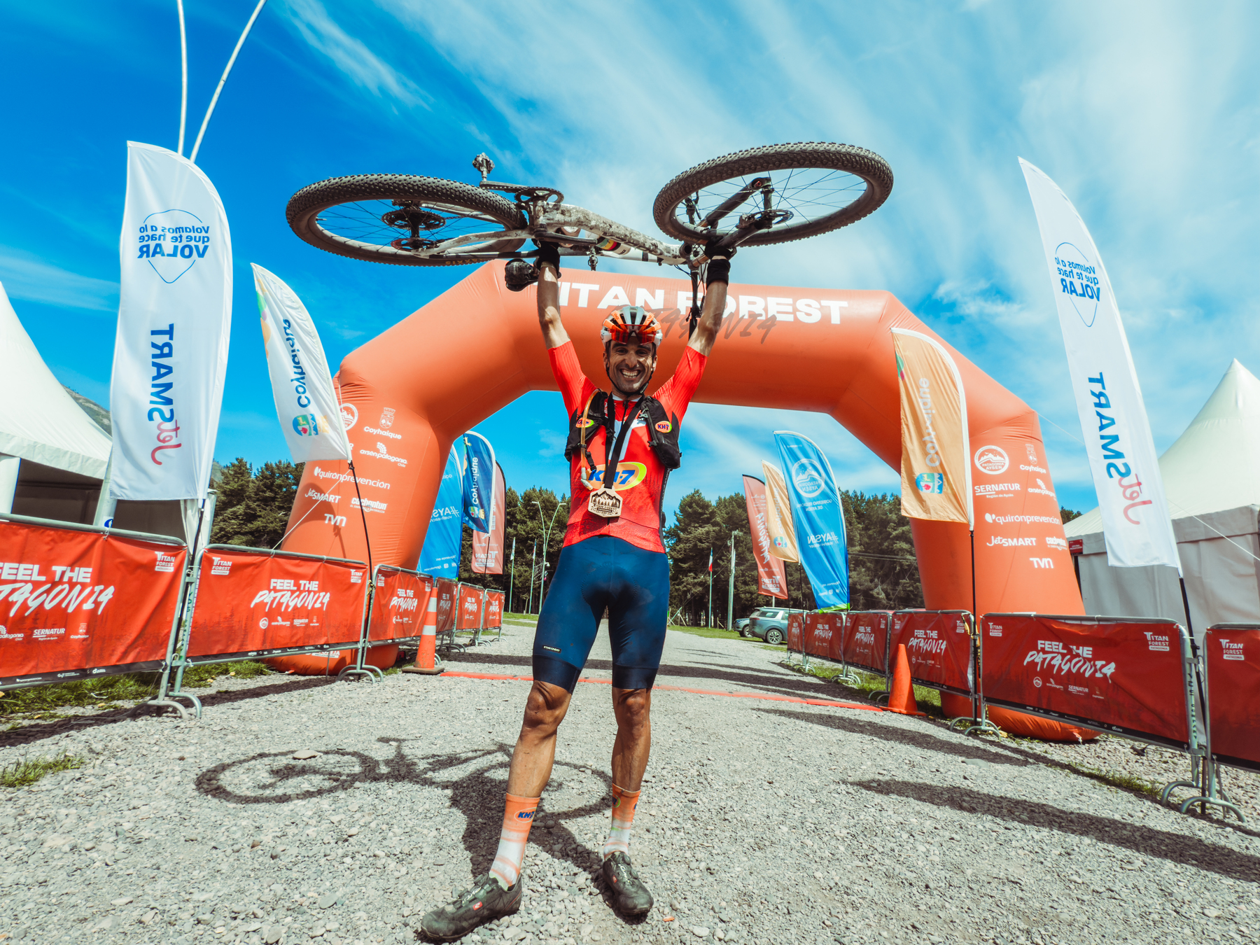 Triunfo aplastante de Luis Ángel Maté en la Titan Desert 2026