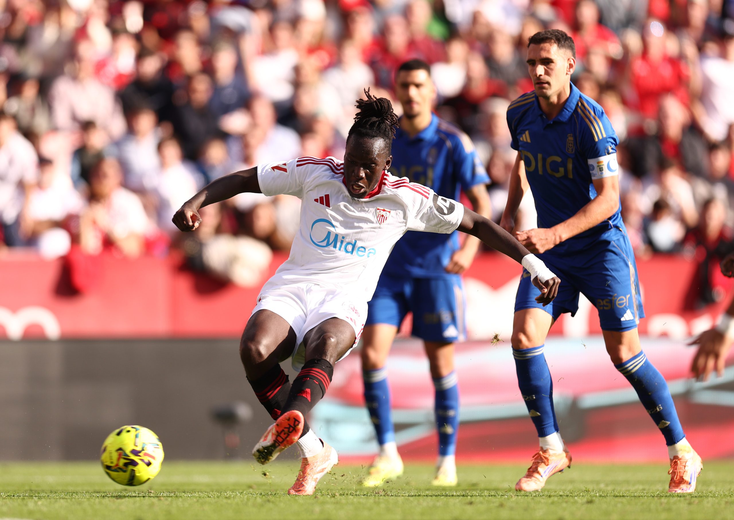Vital duel in LaLiga: Real Oviedo receives Sevilla in search of salvation