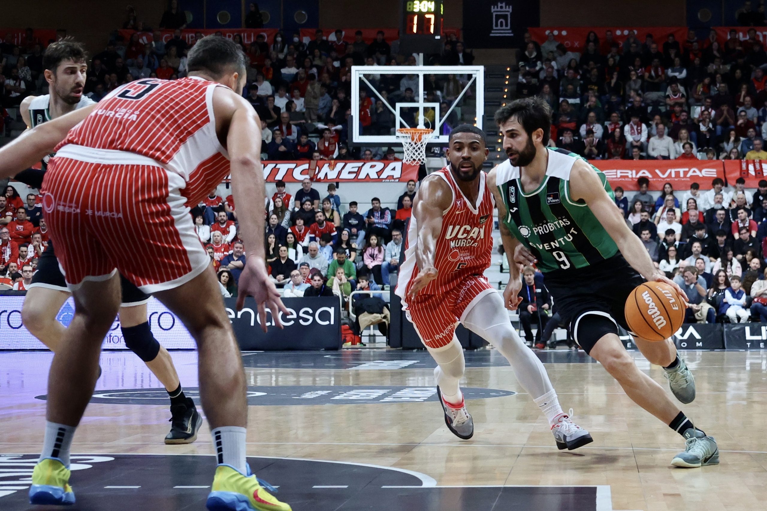 Asisa Joventut y UCAM Murcia se enfrentan en un duelo clave por el ‘play-off’