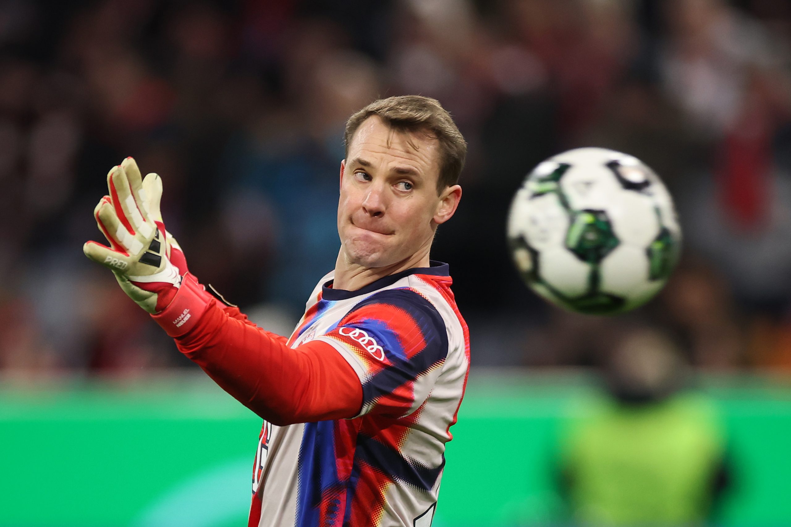 Manuel Neuer: The Guardian who Resists Time and Real Madrid