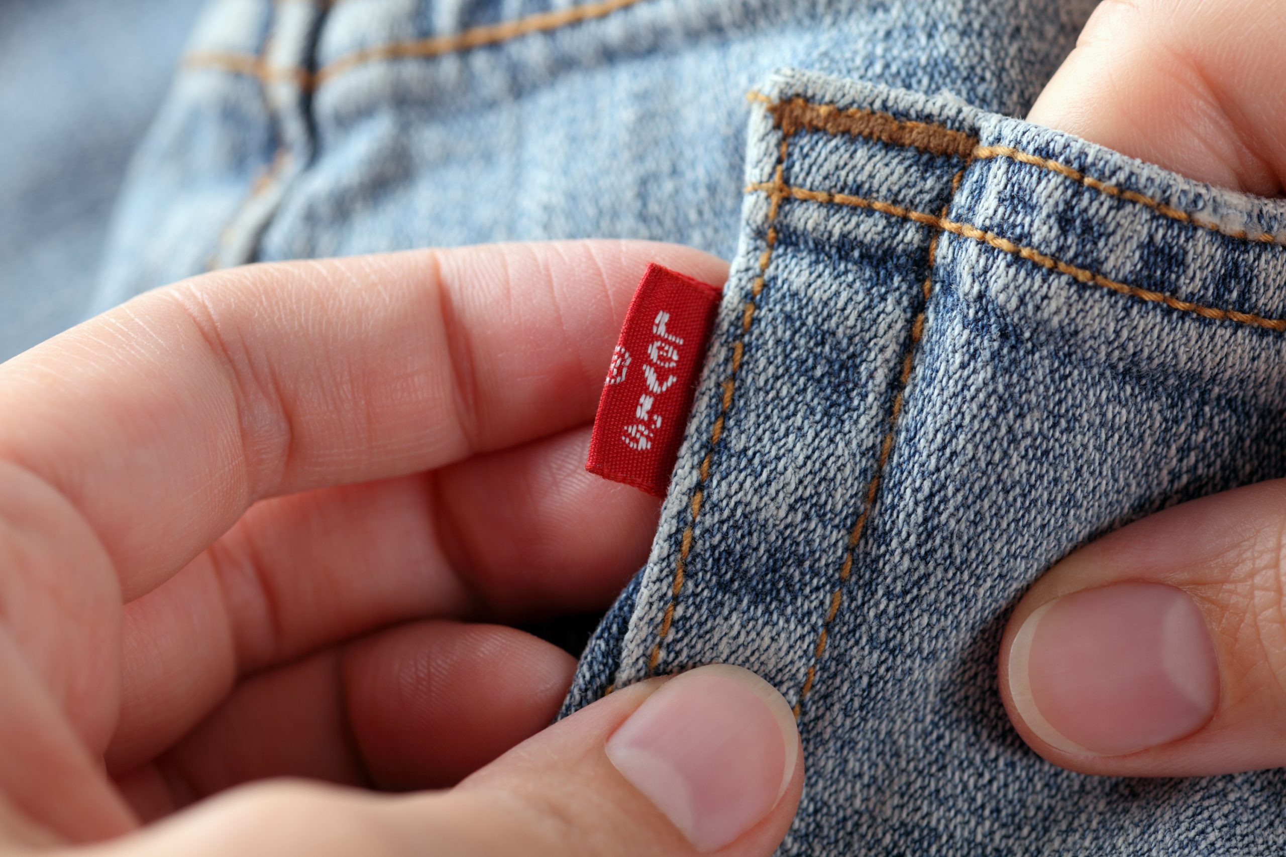 ¡Levi's en Oferta! Los Vaqueros Imprescindibles que Tu Armario Necesita (y Tu Bolsillo Agradecerá)