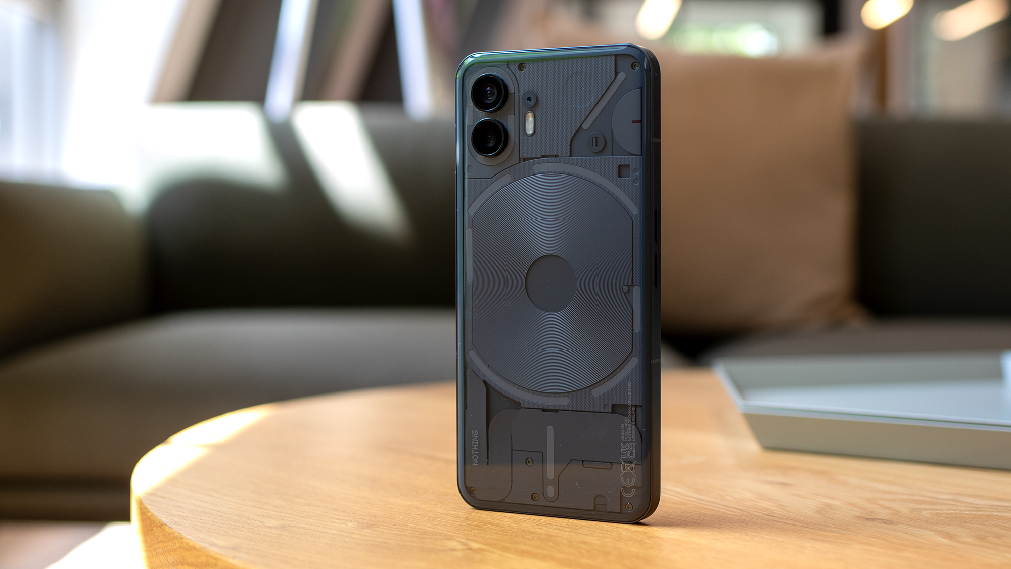 El Nothing Phone (2) Desafía el Mercado: Rendimiento Sorprendente por Menos de 320 Euros