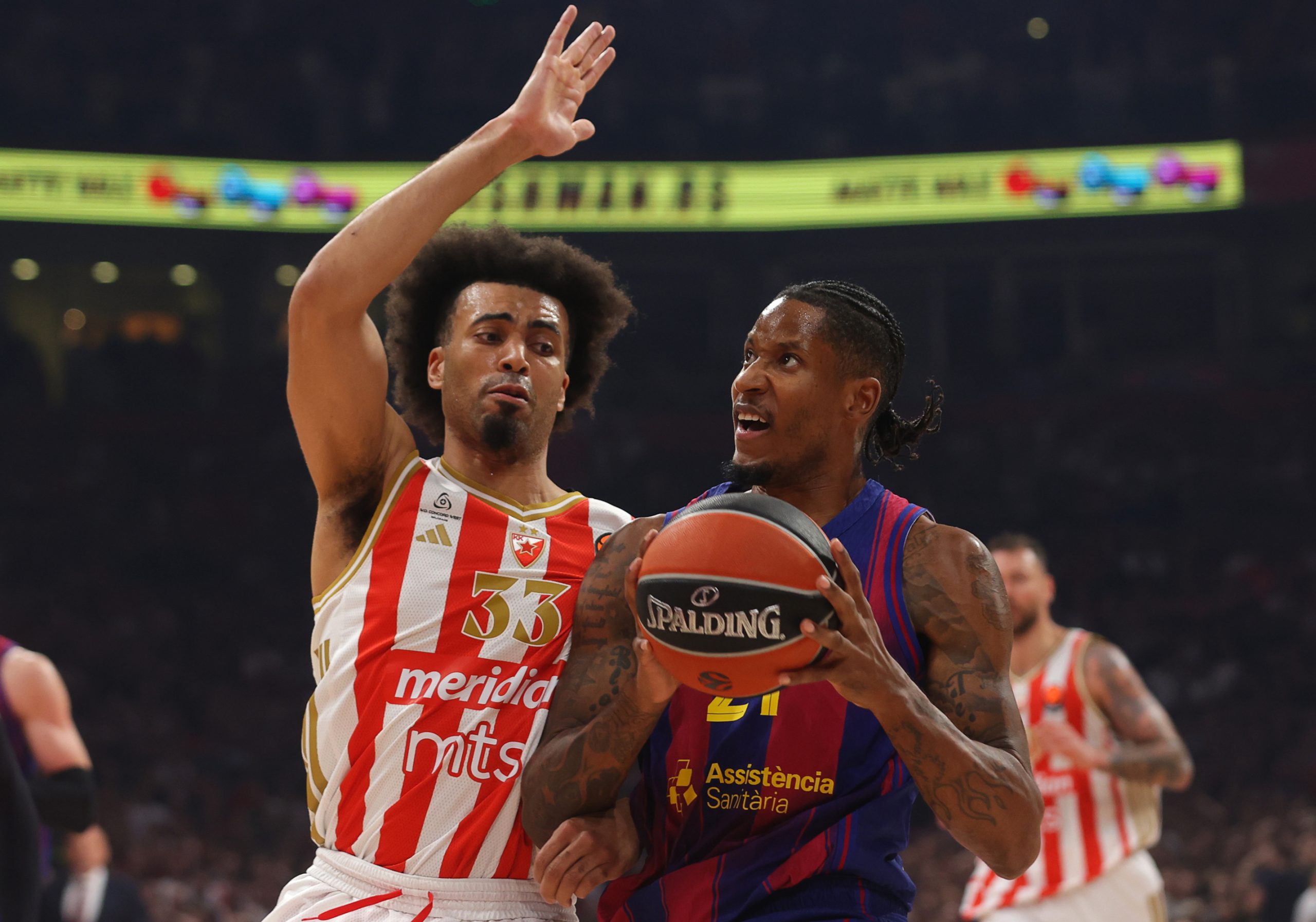 ¡Clyburn Desata la Tormenta Triplera en el Palau y Pone al Barça a un Paso de la Gloria!