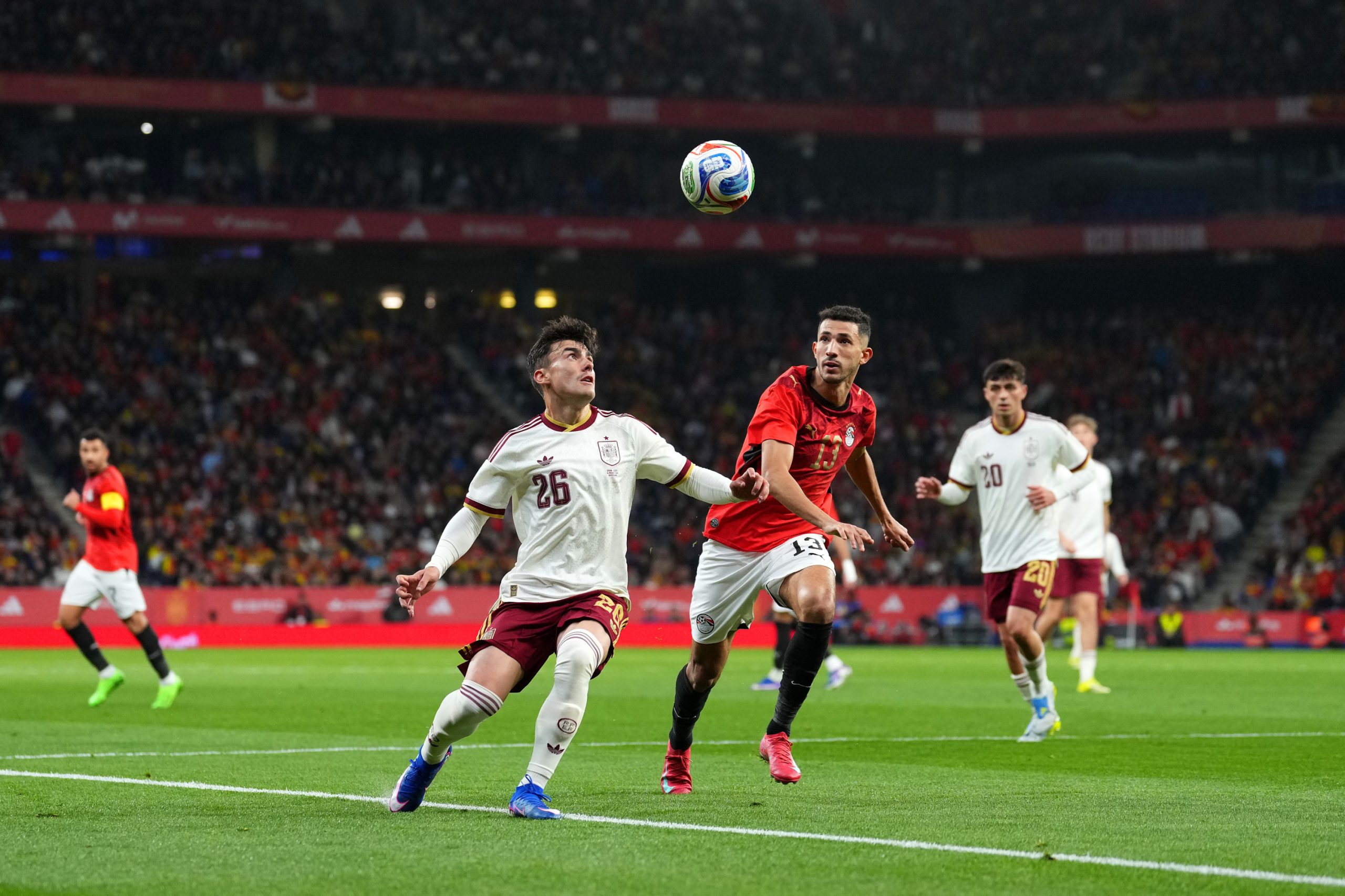 Ander Barrenetxea y Carlos Soler lideran la actuación española en el RCDE Stadium