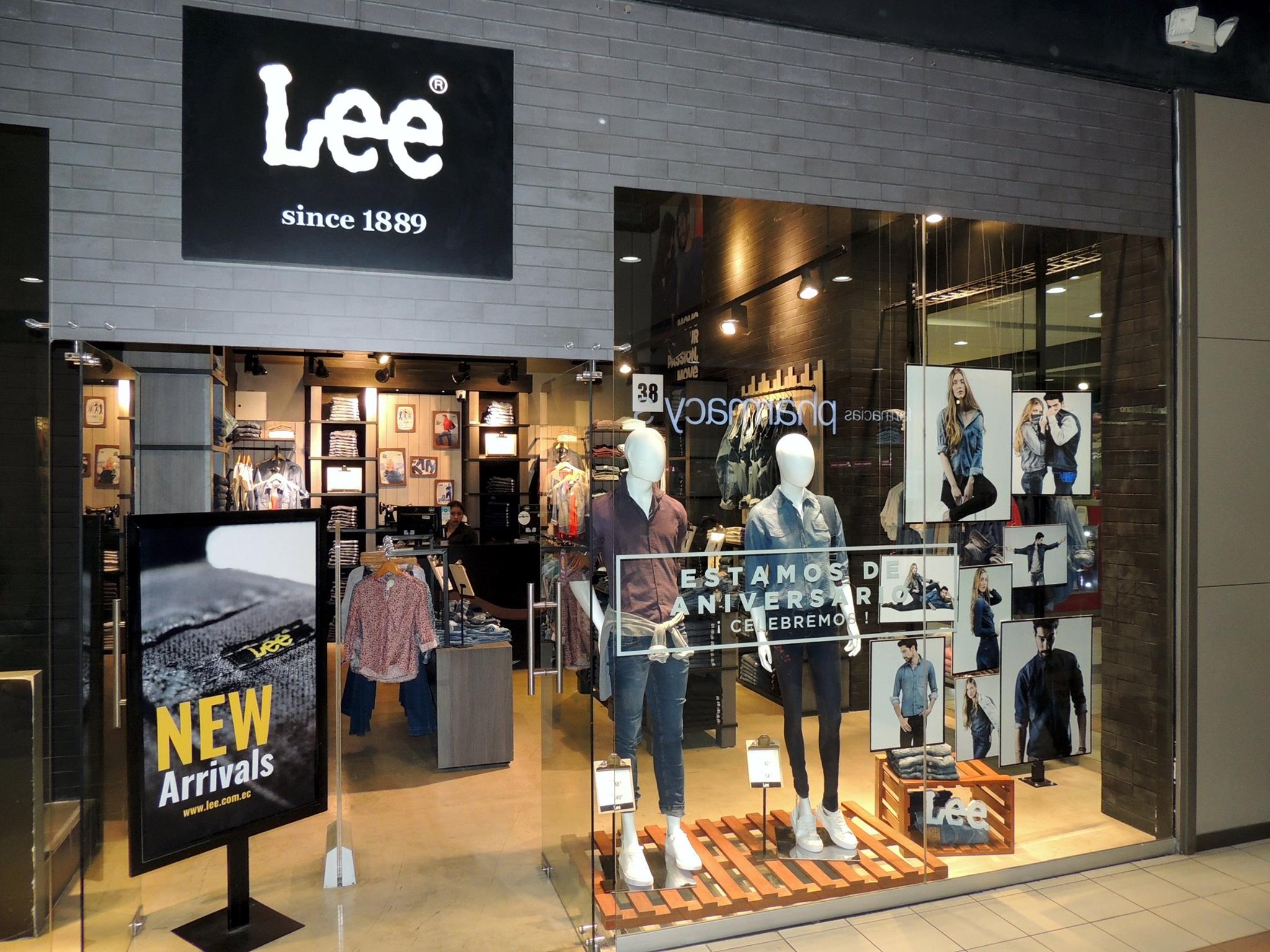 The Jean That Transforms Your Workday: Comfort and Style at Half the Price The Jean That Transforms Your Workday: Comfort and Style at Half the Price