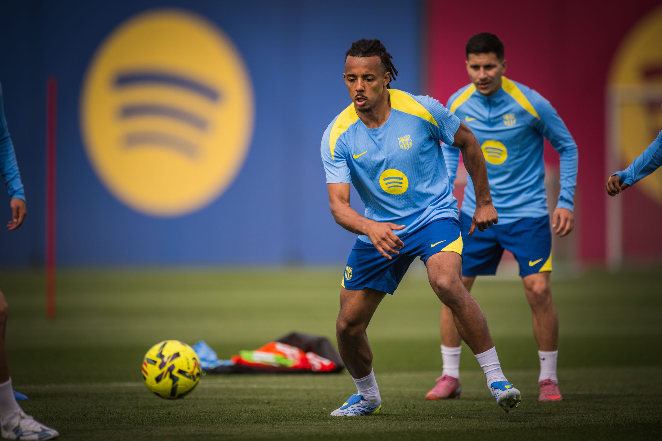 Barcelona Prepares for a Tour of Forces: Atlético de Madrid and the Derby, in the Focus