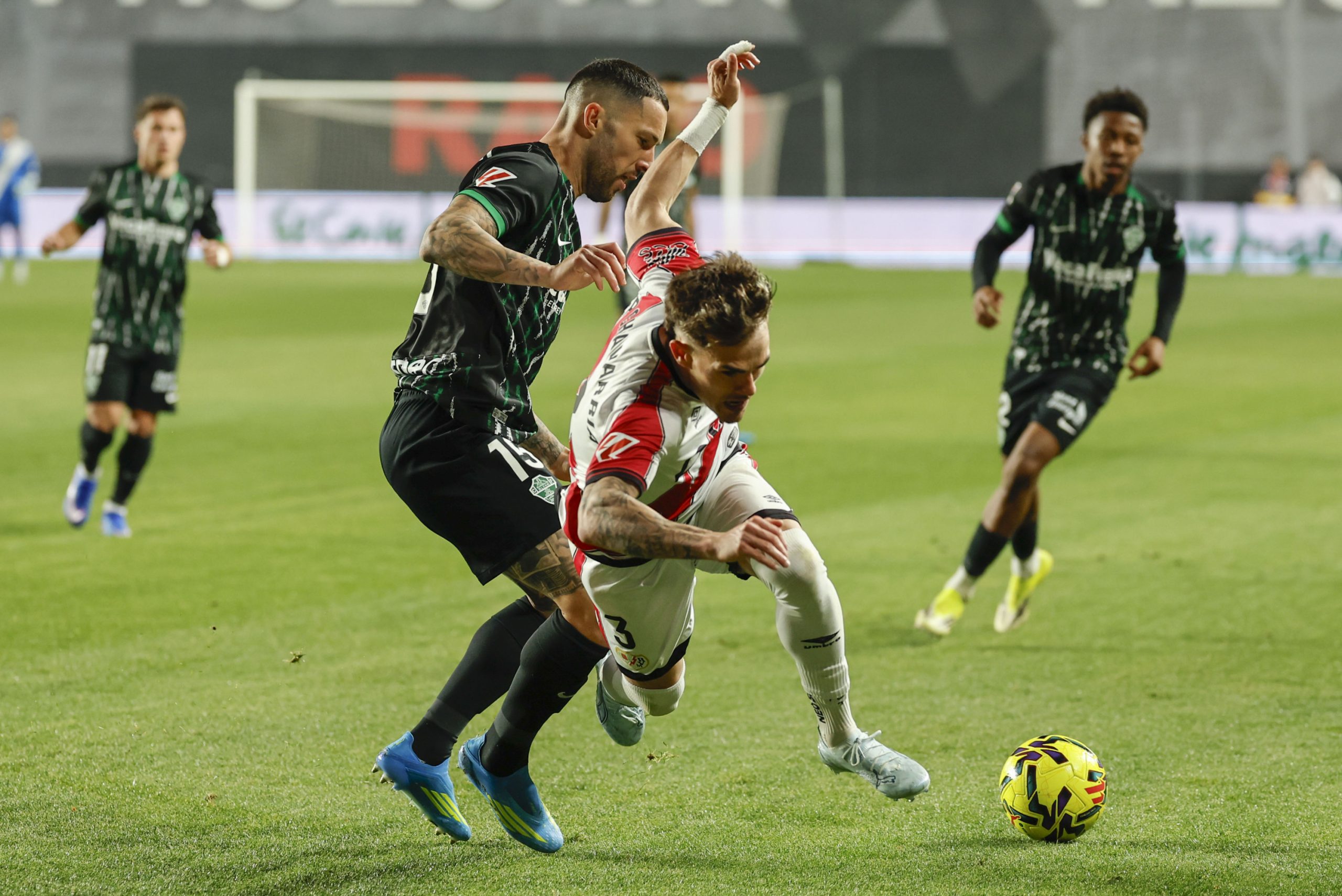 Vallecas Vibra: El Rayo Vuelve a Soñar en Europa 25 Años Después