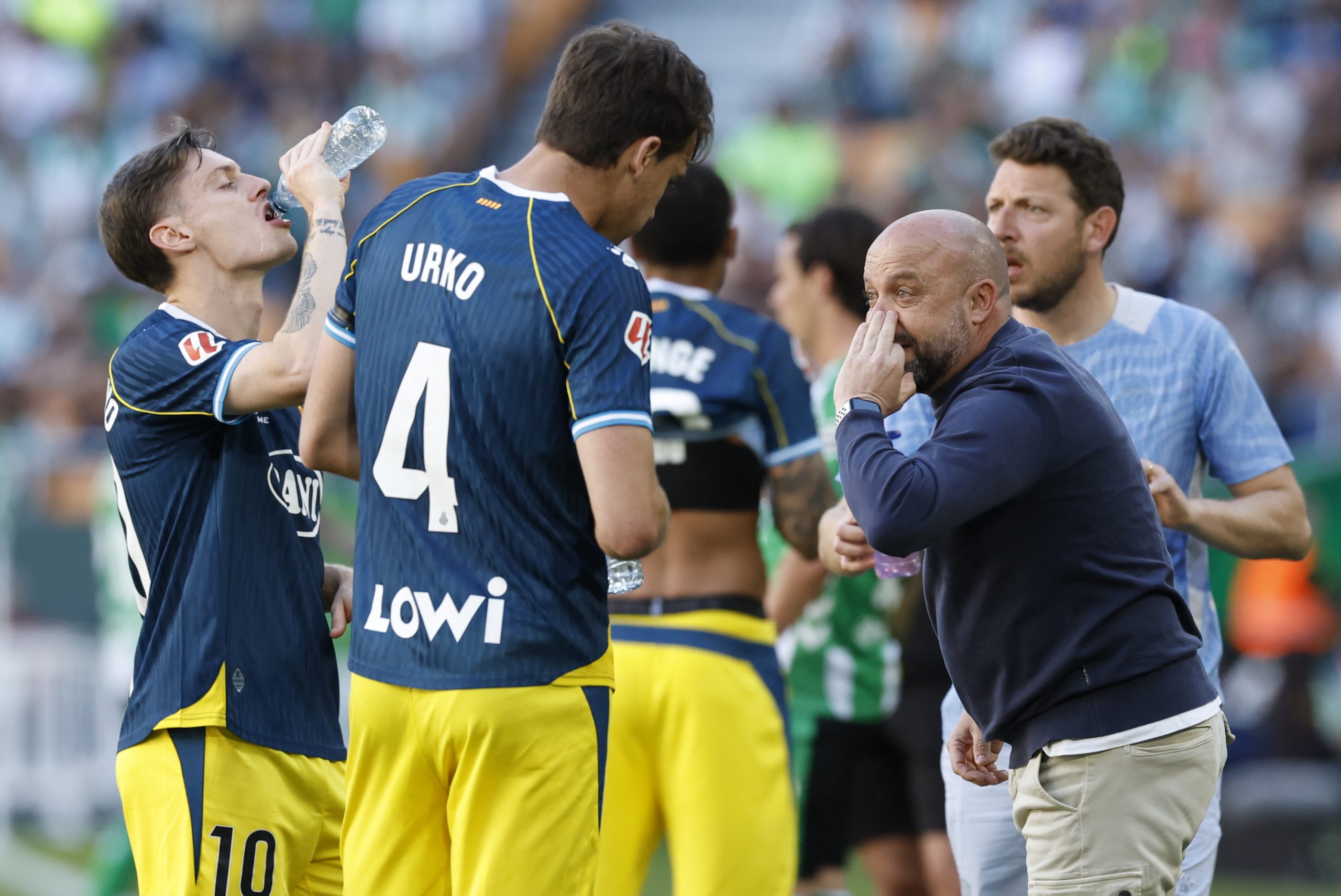 Manolo González celebrates a key point against Betis: “The way to recover the mentality is this”