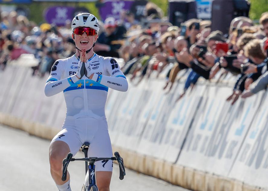 ¡Vollering Conquista Flandes en una Exhibición de Poder!