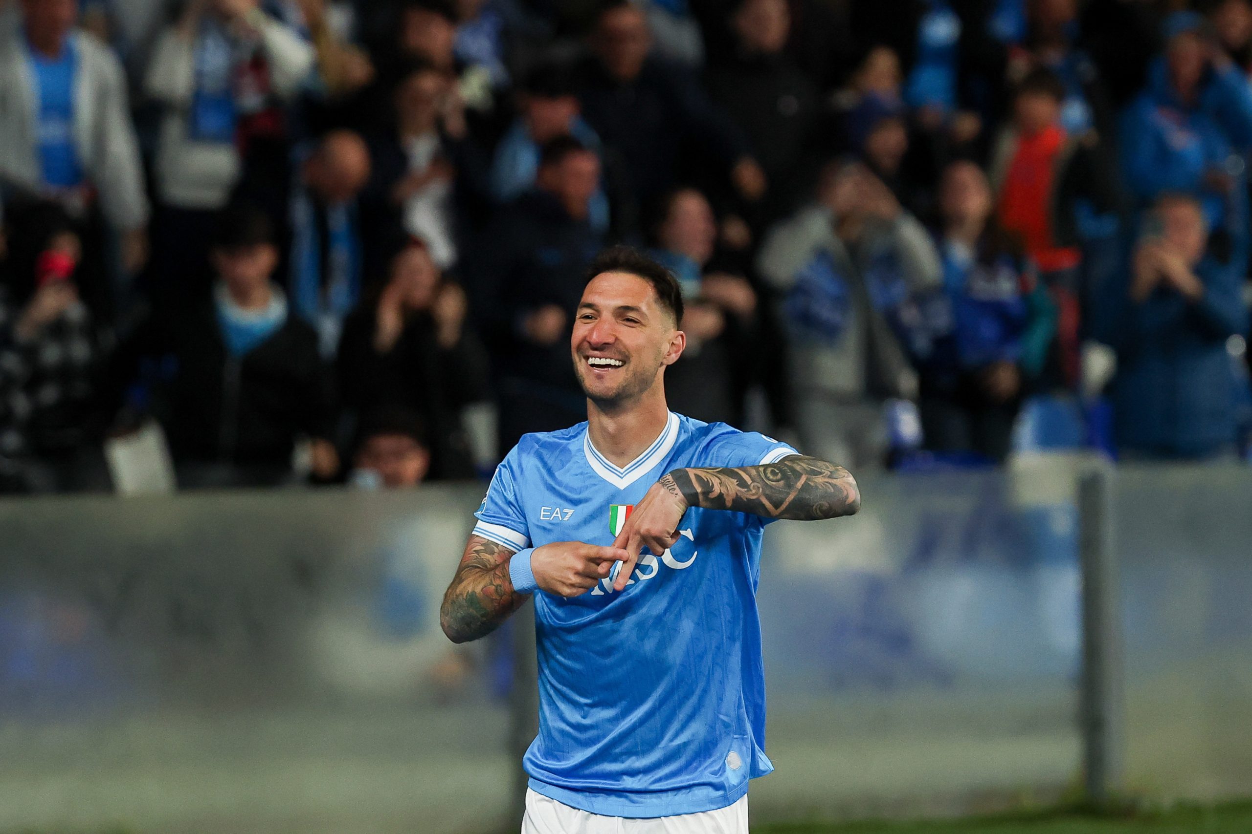 Nápoles se impone al Milan y se coloca segundo en la Serie A