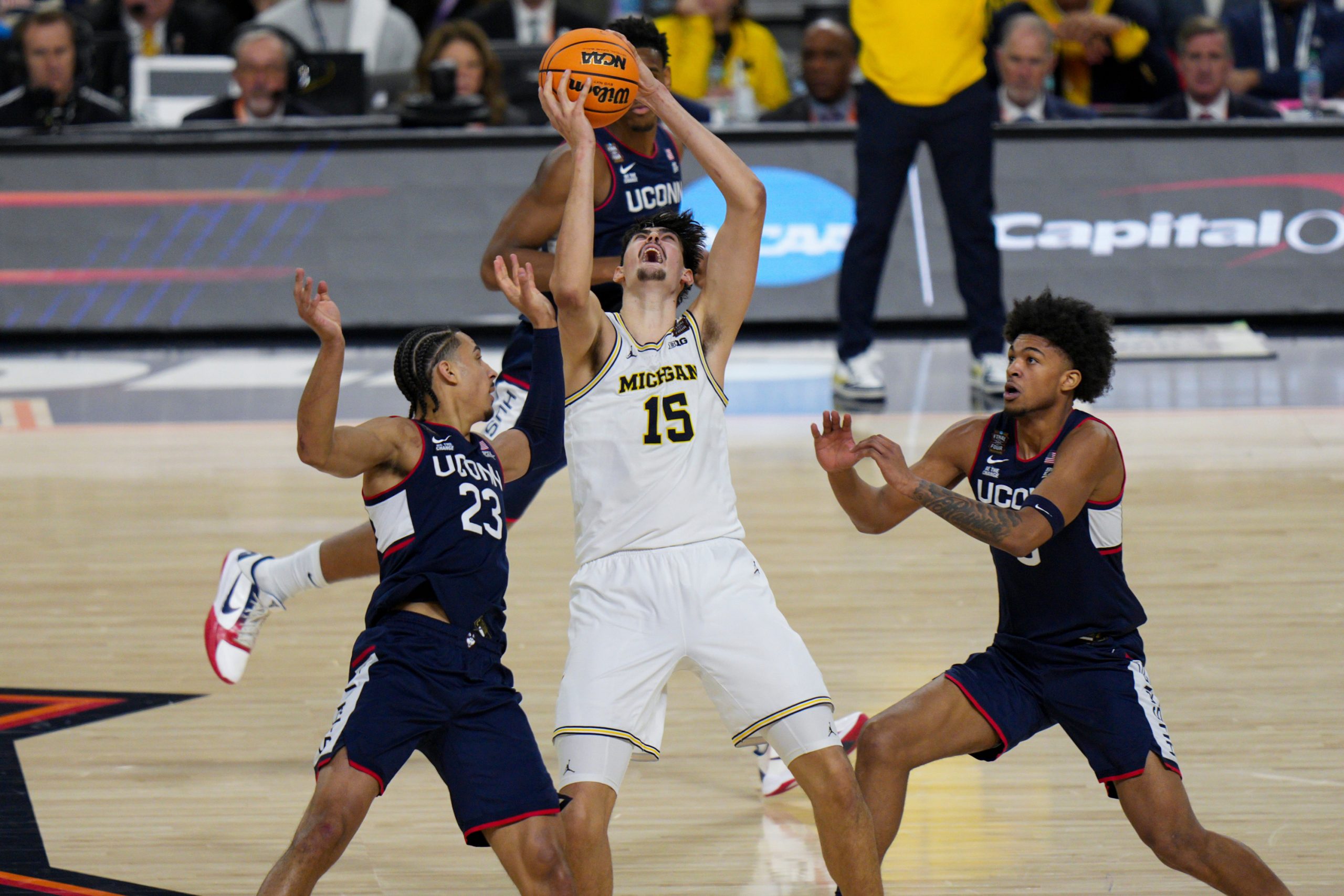 Aday Mara: El Gigante Español que Deslumbra en la NCAA con Visión de Juego de Estrella NBA