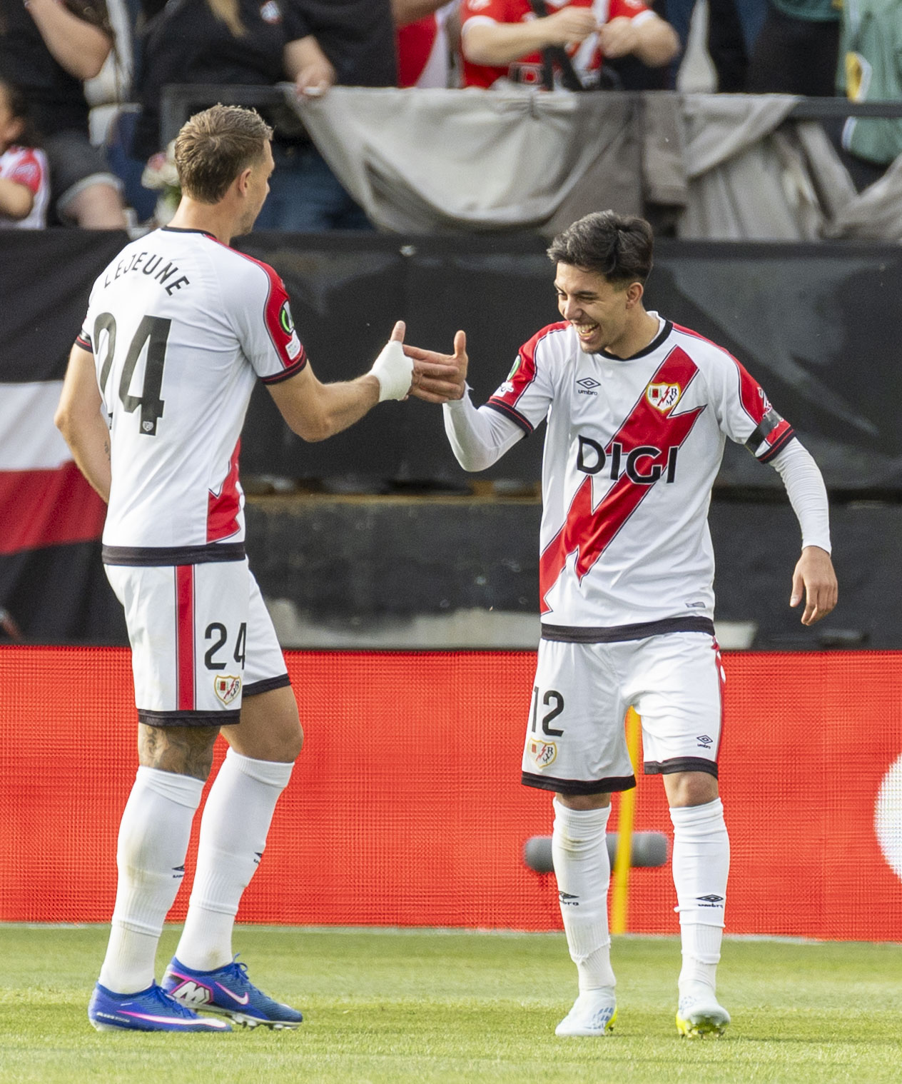 El Rayo Vallecano da un paso gigante hacia las semifinales de la Conference League