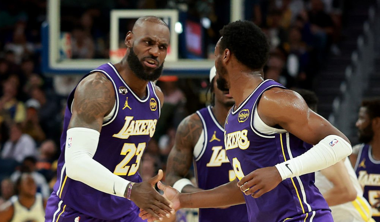 ¡Noche Histórica en la NBA! LeBron y Bronny James Hacen Historia en Victoria de los Lakers