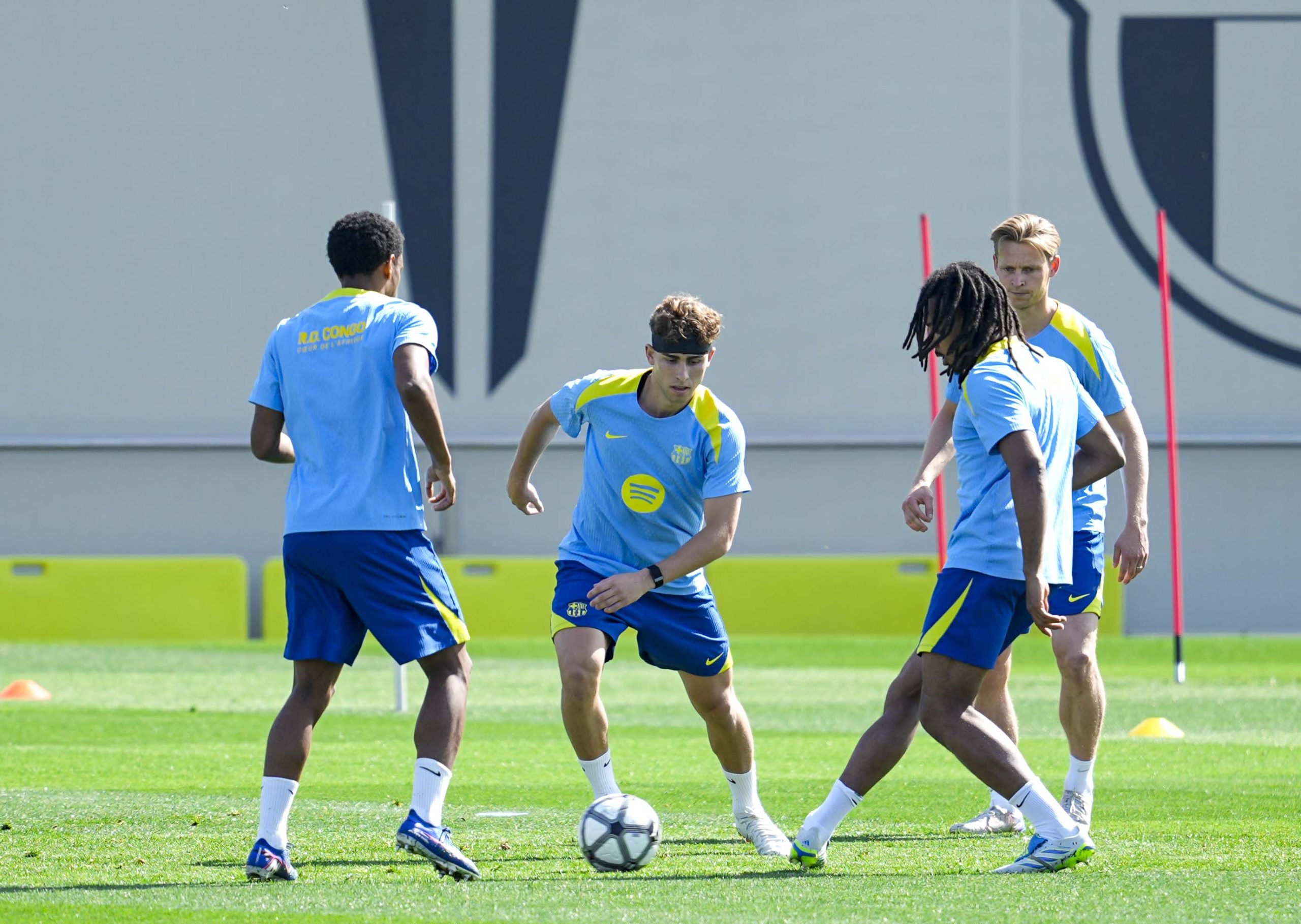 FC Barcelona Busca Asegurar el Liderato en un Derbi Clave contra el Espanyol